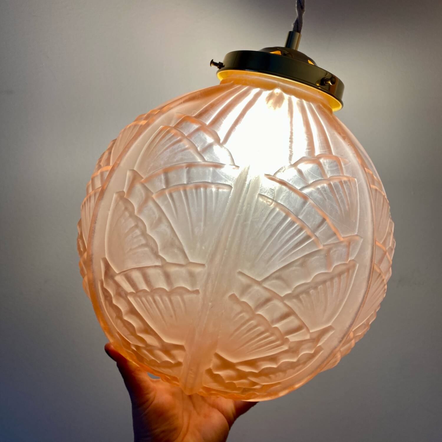 Vintage art deco globe pendant light in pink frosted glass