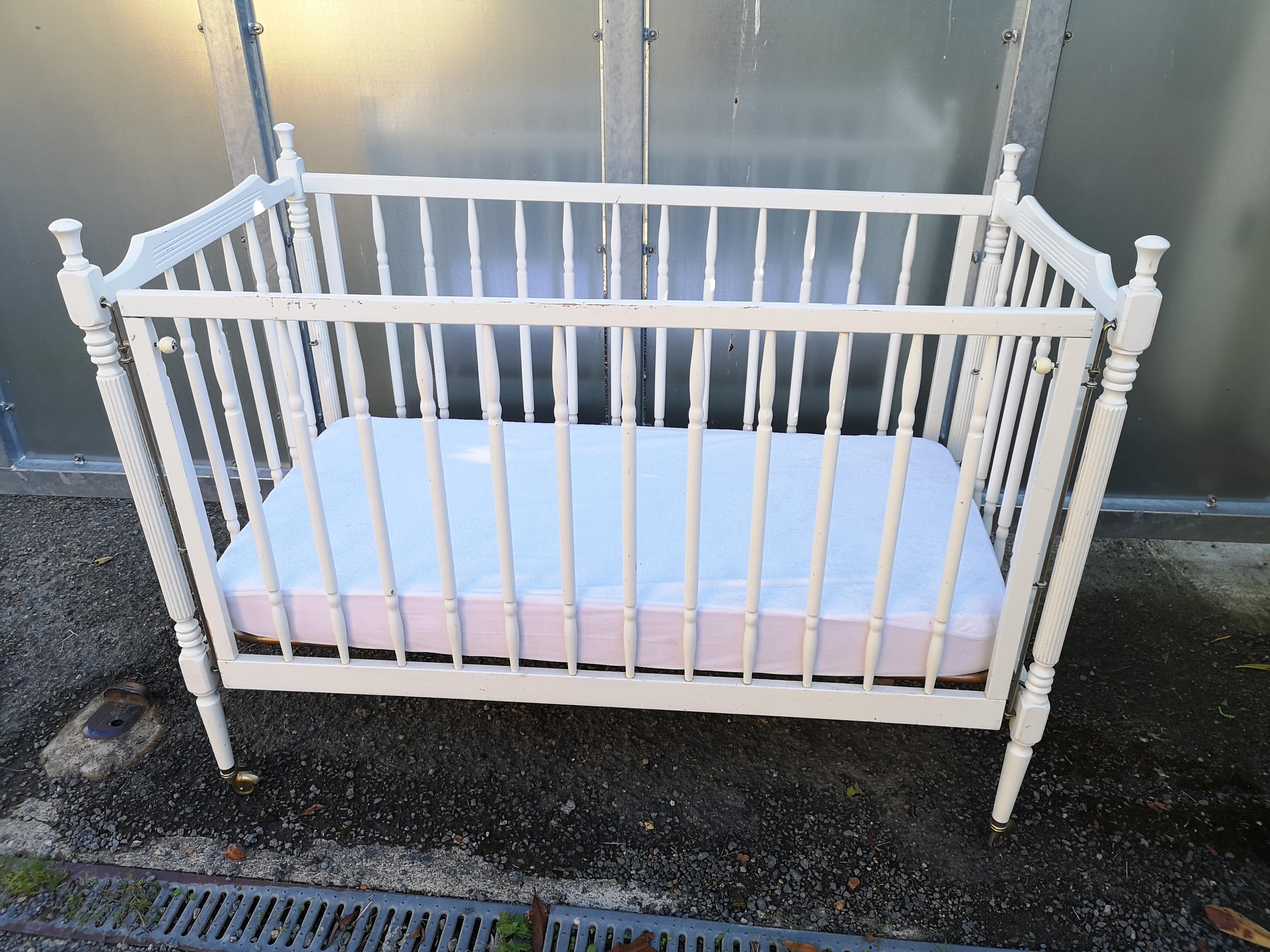 English style child bed