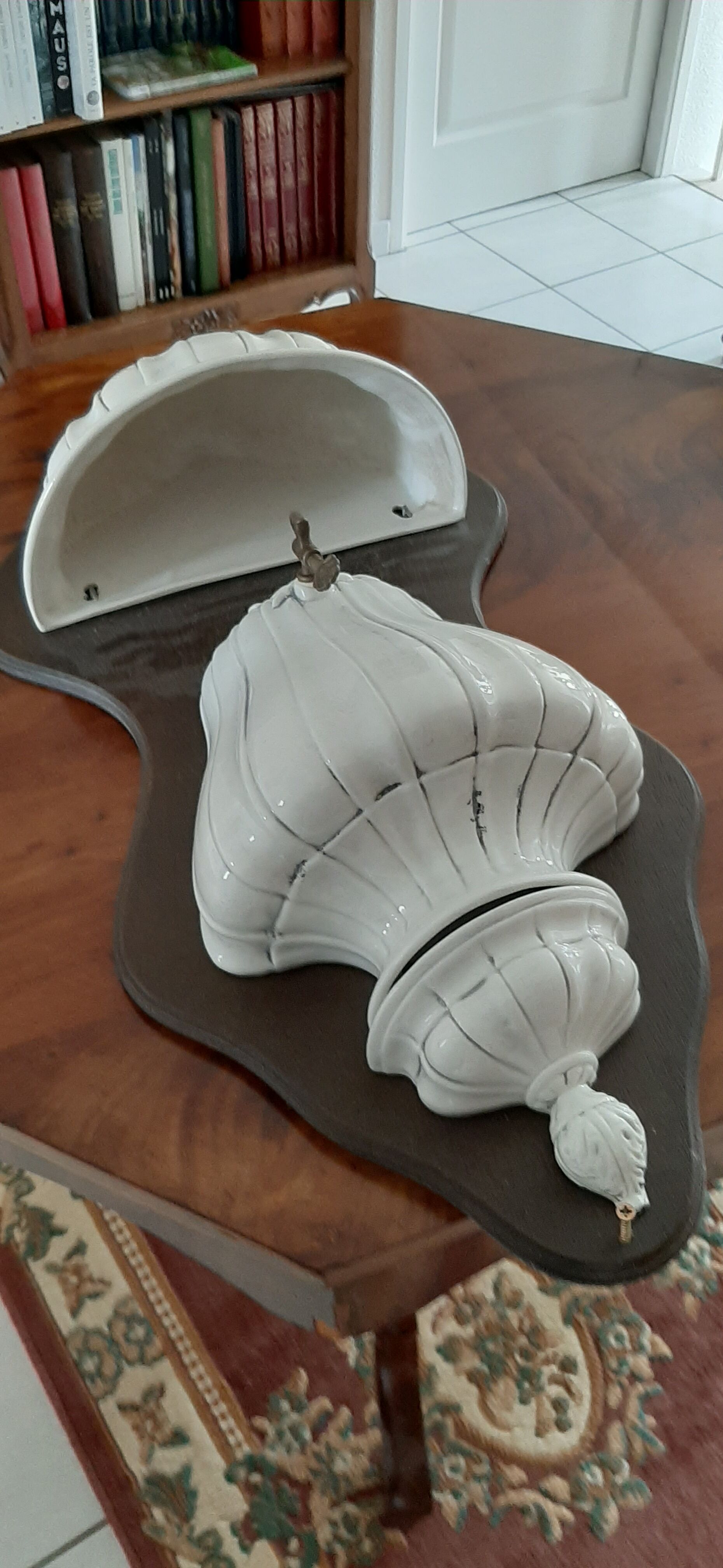 Earthenware fountain