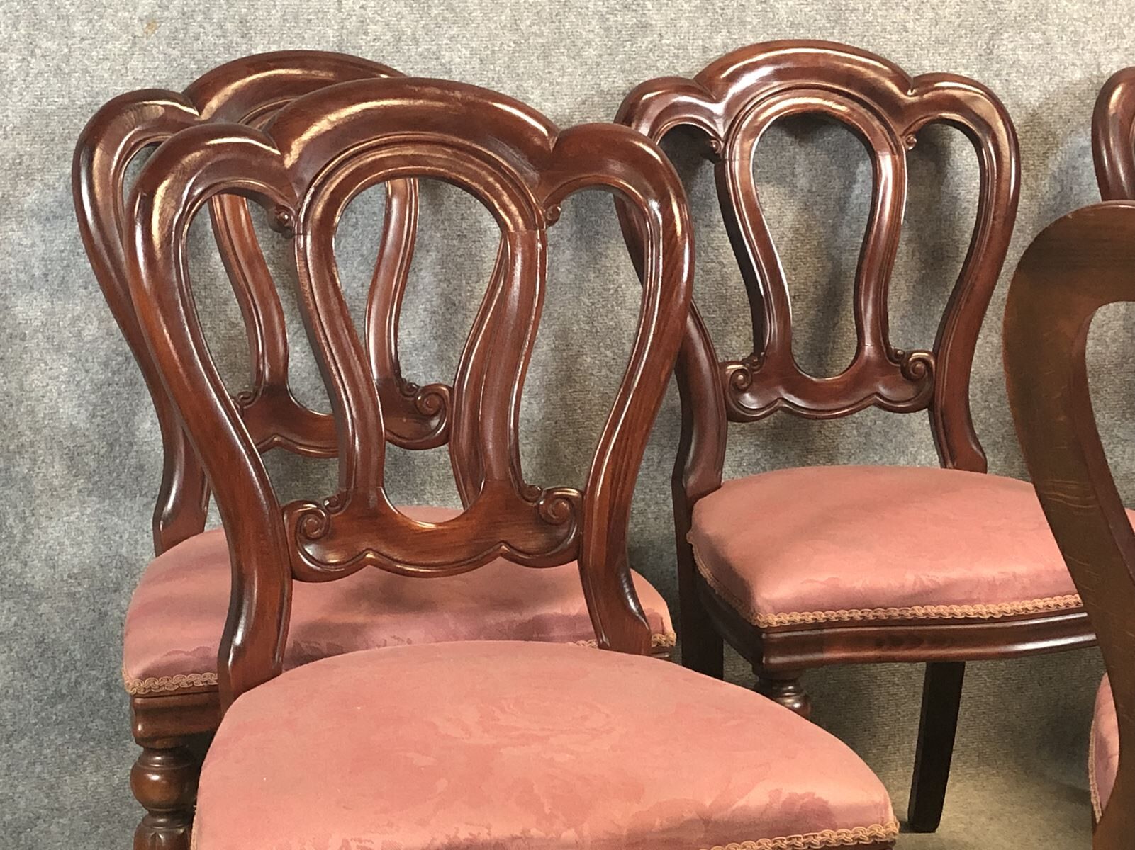 Suite de 6 chaises de style Victorien en acajou