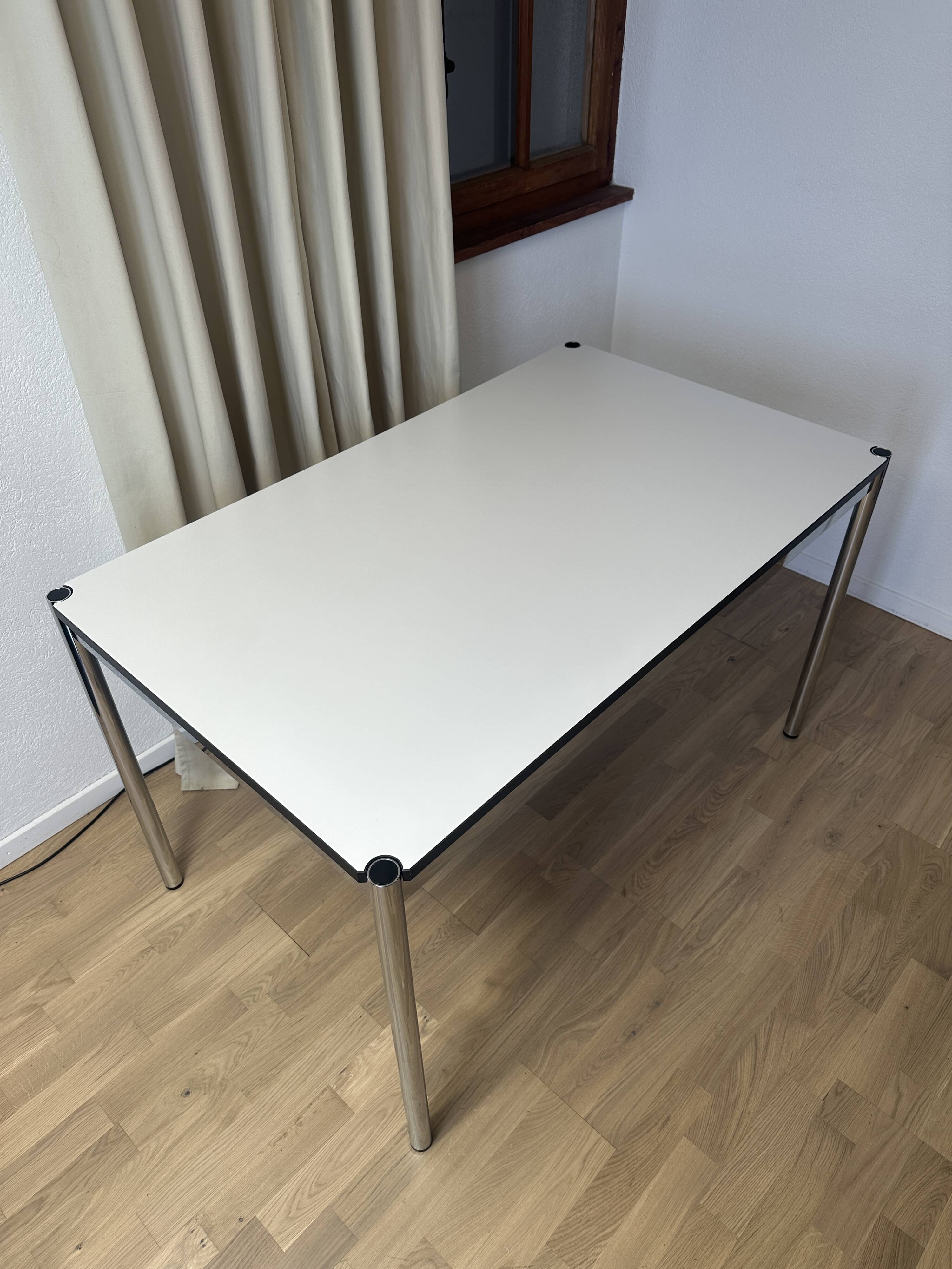 USM Haller desk in pearl grey laminate