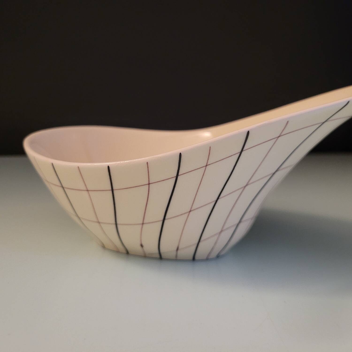 Saucière Calypso – céramique Salins-les-Bains – design graphique, anné