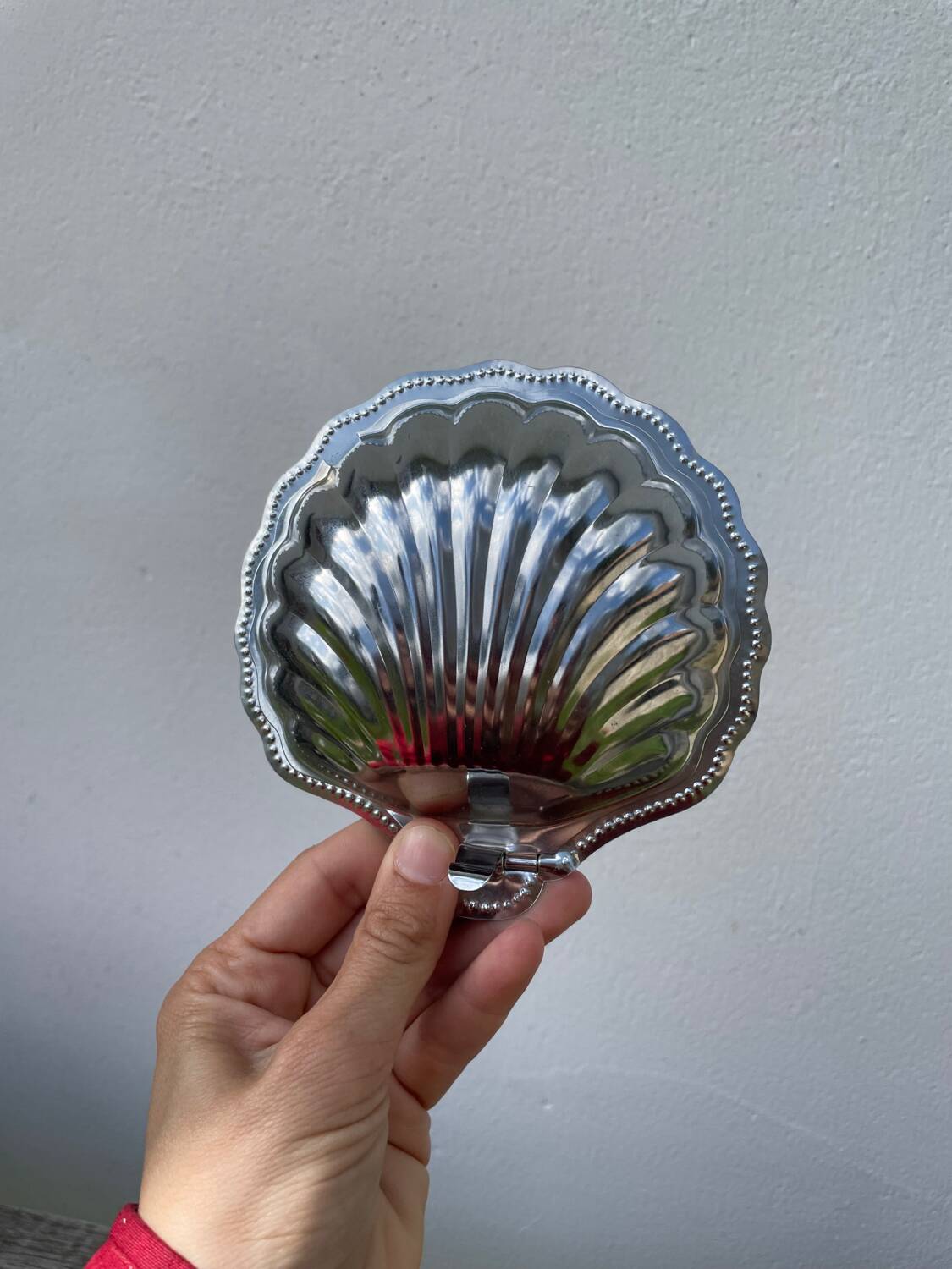 Silver-plated metal shell butter dish