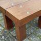 Table basse en bois brutaliste