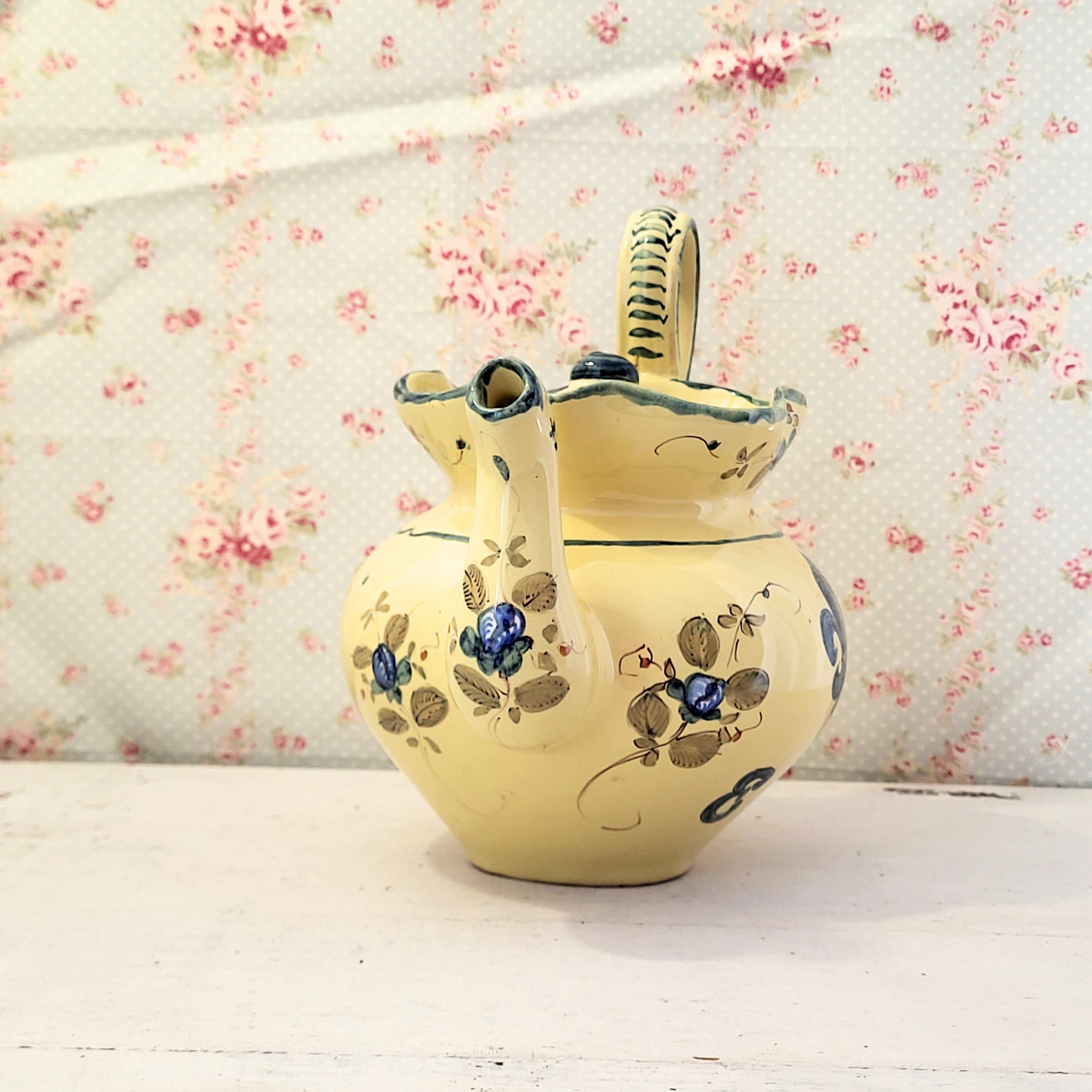 Vintage Martres-Tolosane teapot in yellow earthenware with fleur-de-lis decoration