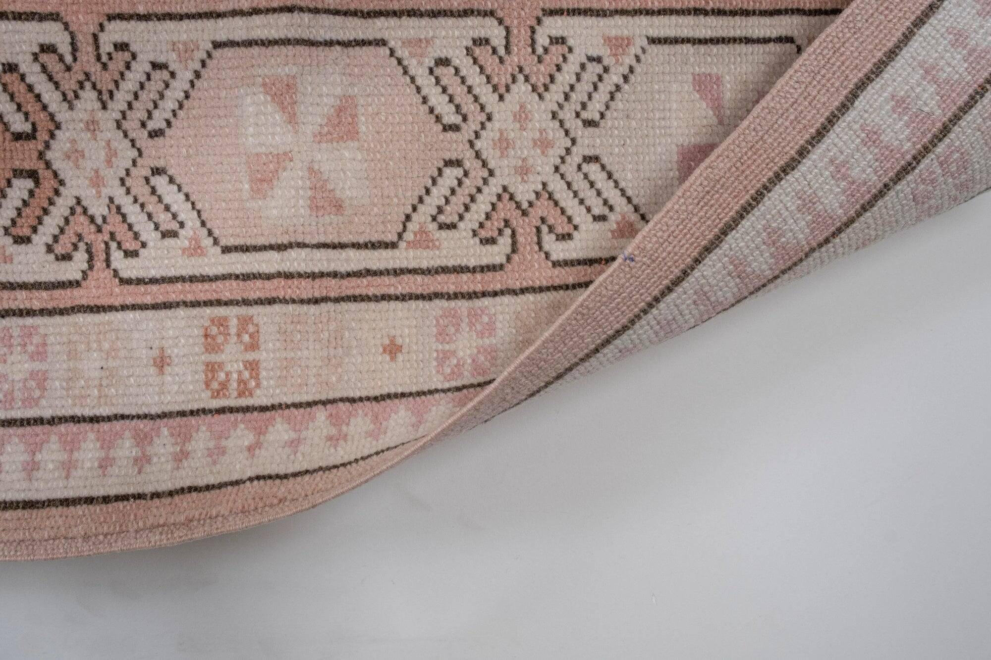 Vintage handmade Turkish rug 175x225 cm