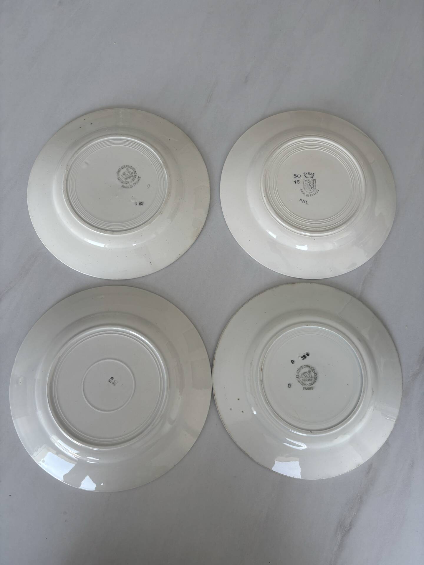 Lot of 4 antique earthenware plates from 1950, Saint Amand - plates bl