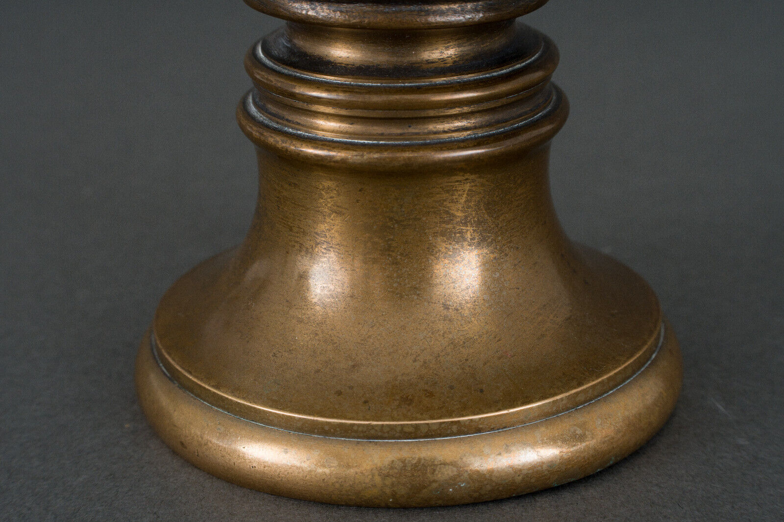 Bronze bust on shower stand XIXth representing Marianne Brown patina