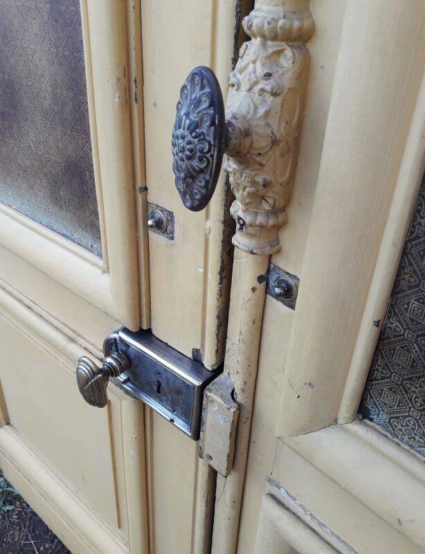 19th century double arched entrance door in oak with grilles and old glass