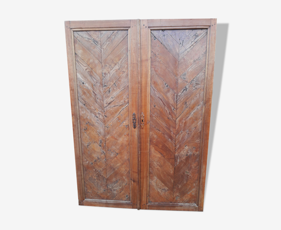 Portes d'une armoire style déco en bon état en bois avec la serrure et la clef d origine