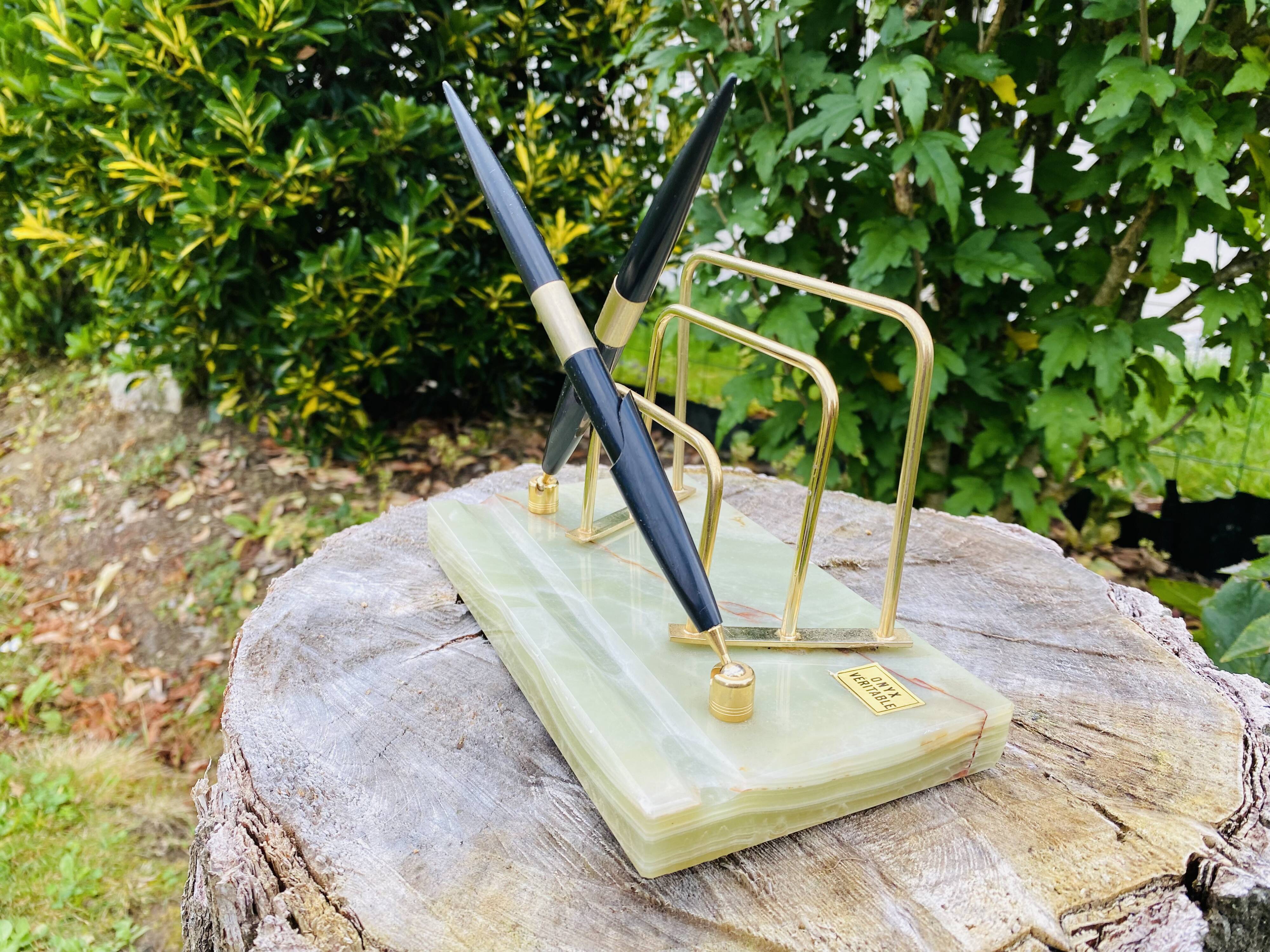 Letter holder, onyx mail rack