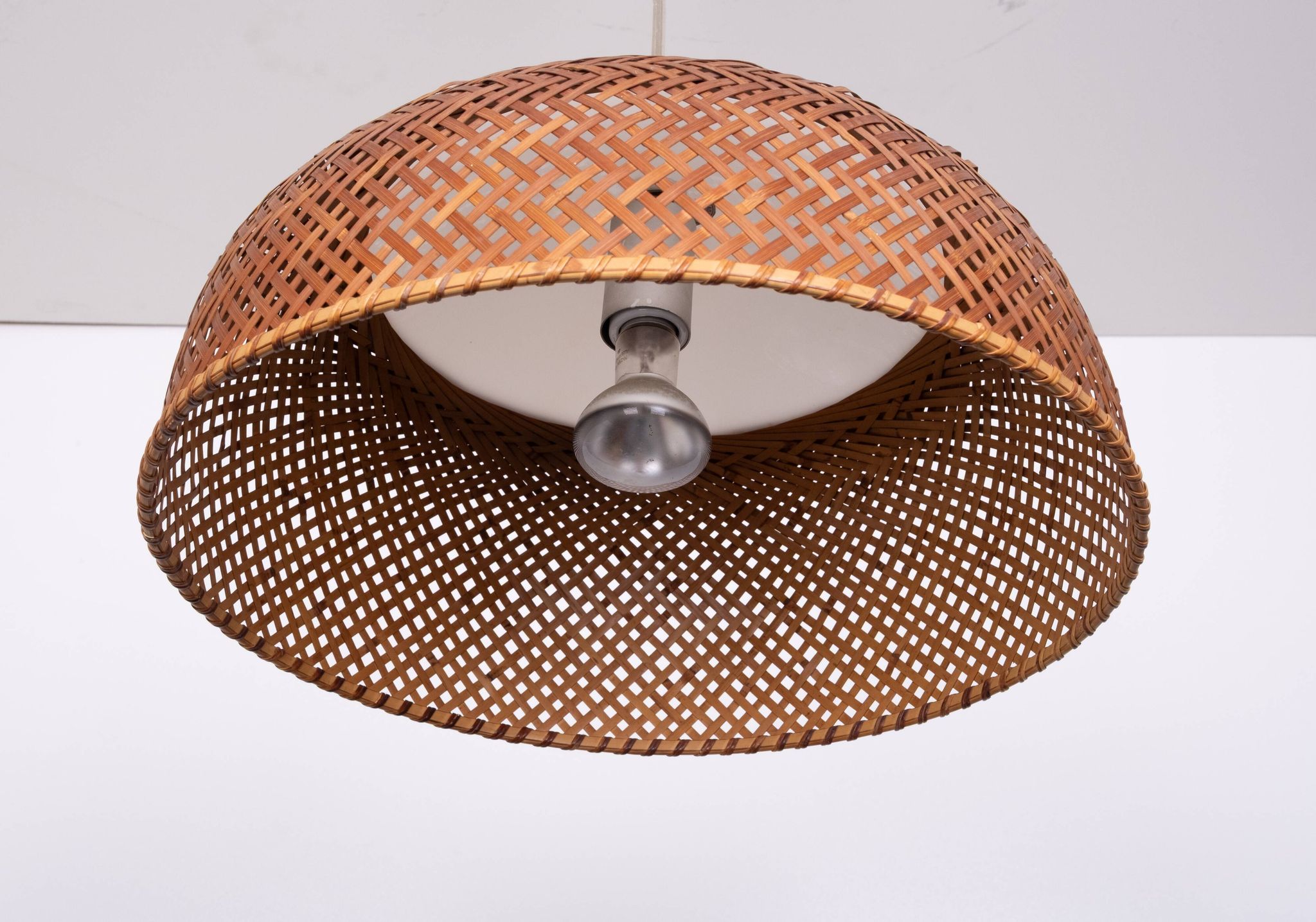 Lampe suspendue en osier du Japon des années 1970