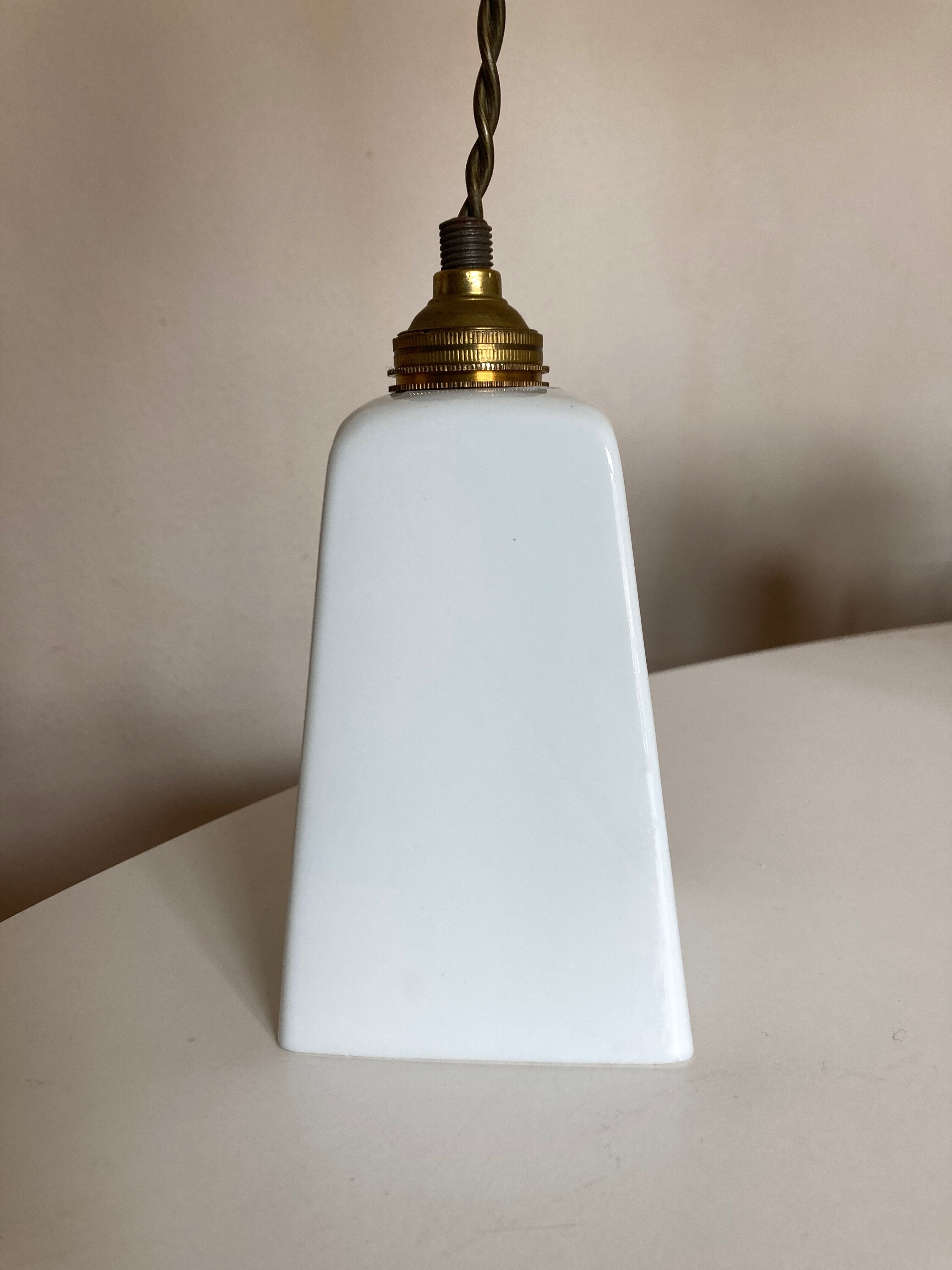 Suspension de salle de bain art déco  moderniste en opaline
