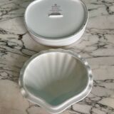 Heinrich white porcelain shell box