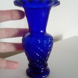 Pair of small (12cm) corolla vases - cobalt blue glass with heron - Portieux