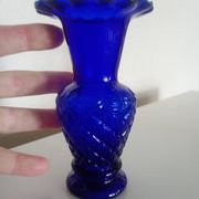 Pair of small (12cm) corolla vases - cobalt blue glass with heron - Portieux