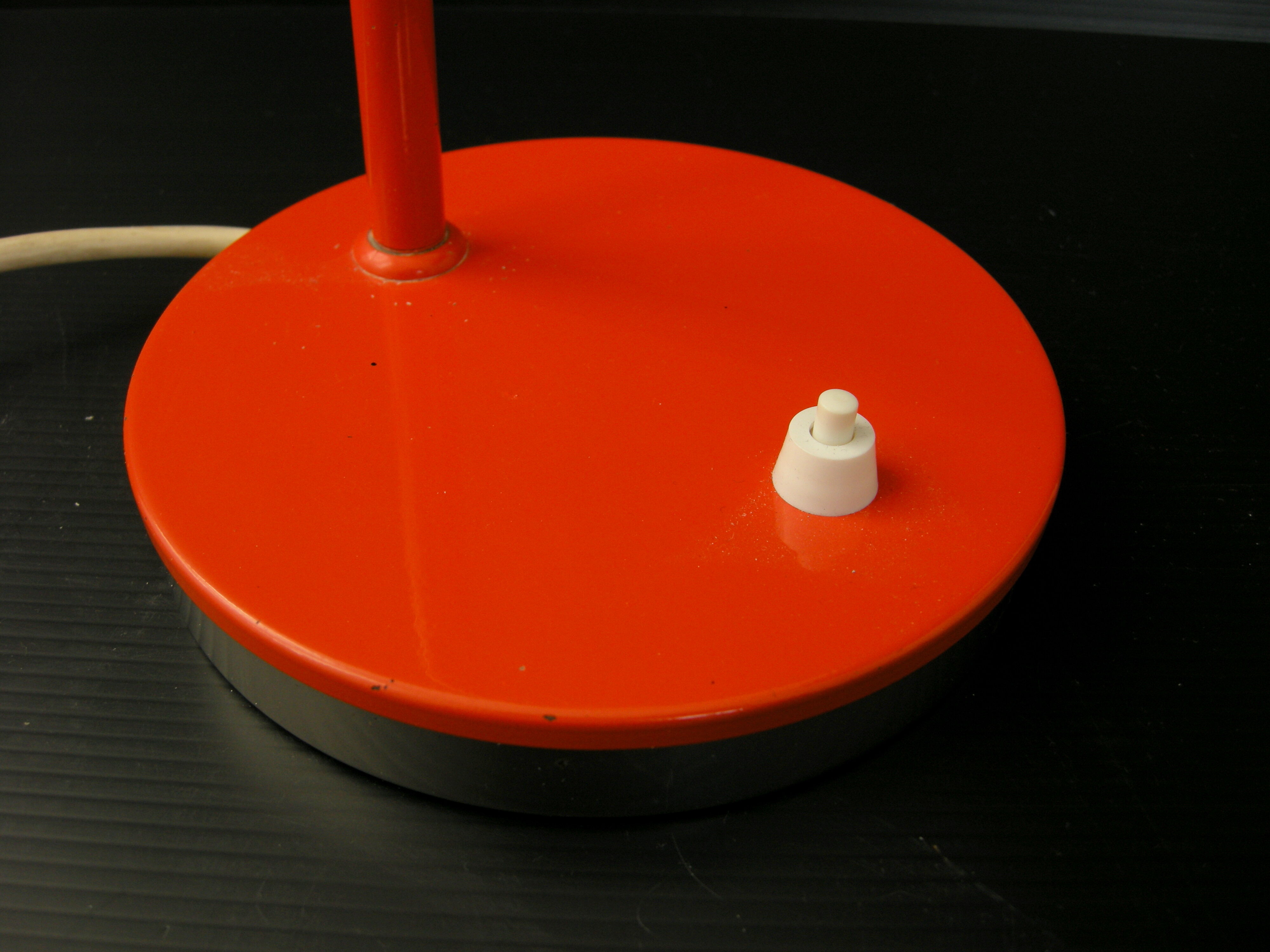 Lampe vintage 1970 métal laqué orange