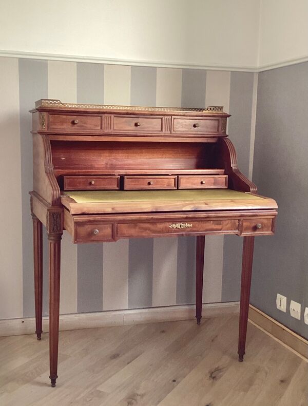 Ancienne table bureau cylindre en acajou dimension : hauteur -112cm- largeur -90cm- profondeur -55cm