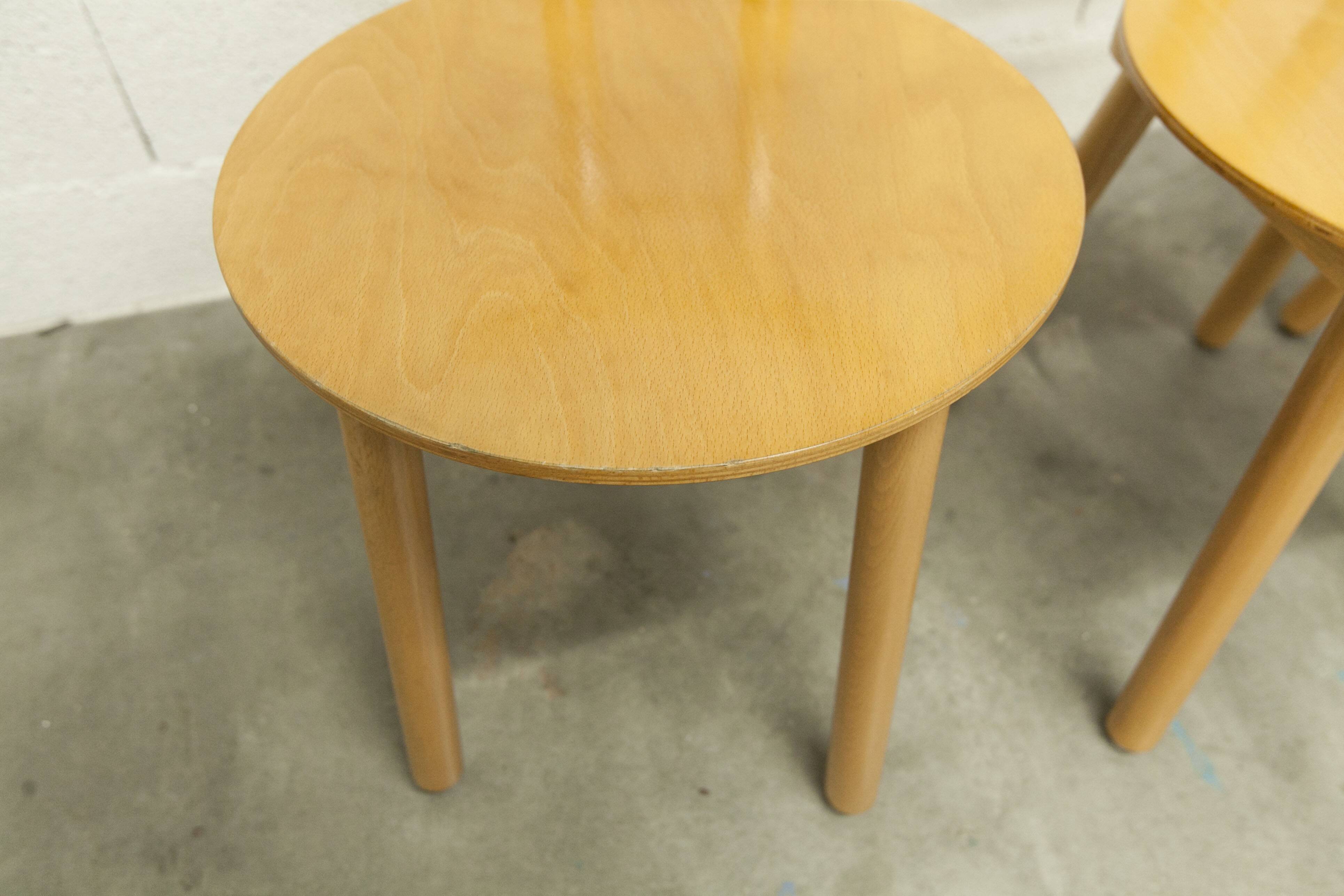 Set of 3 minimalist chairs in light wood, 1980s Italy