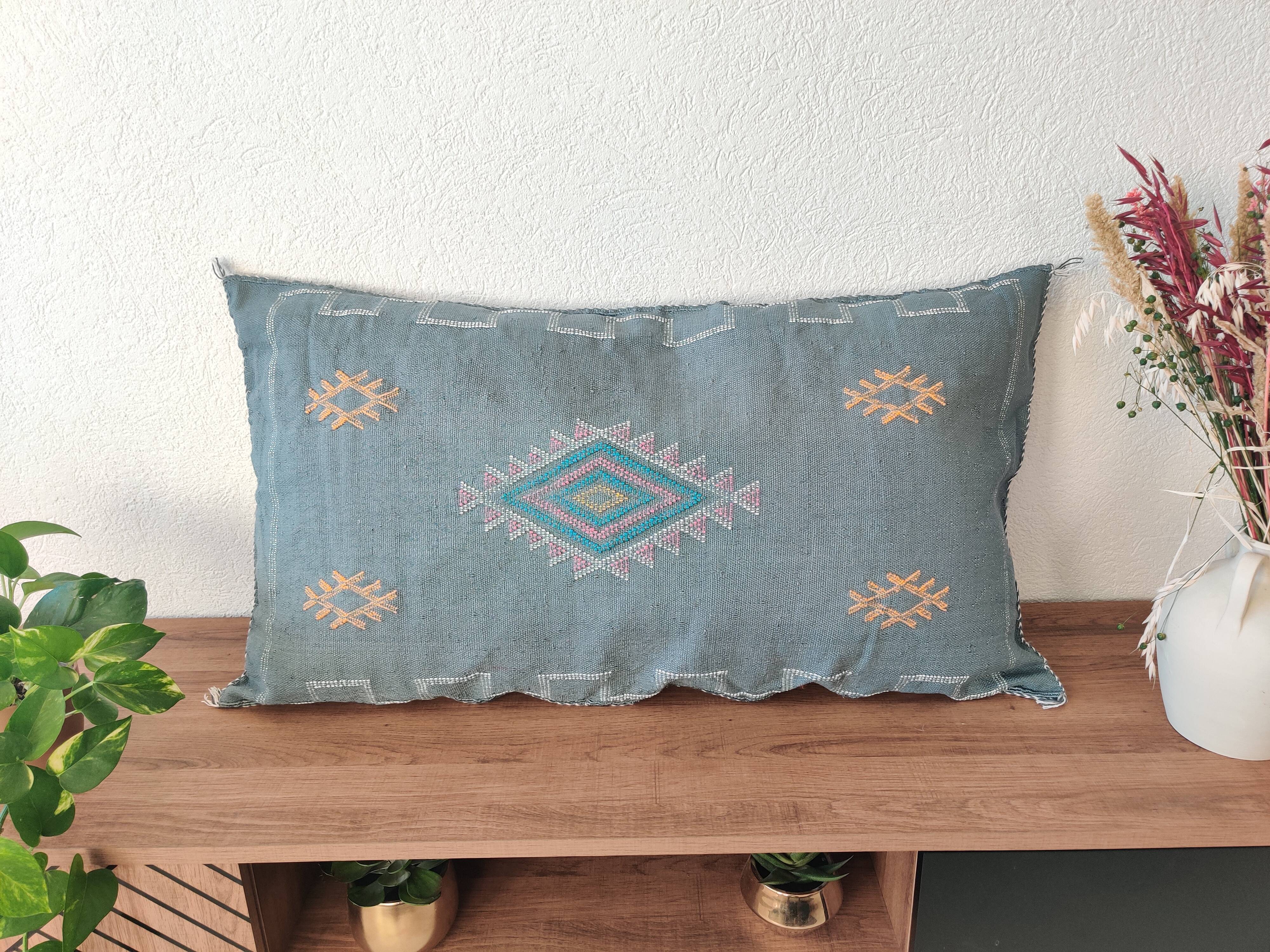 Berber cushion made of cactus silk