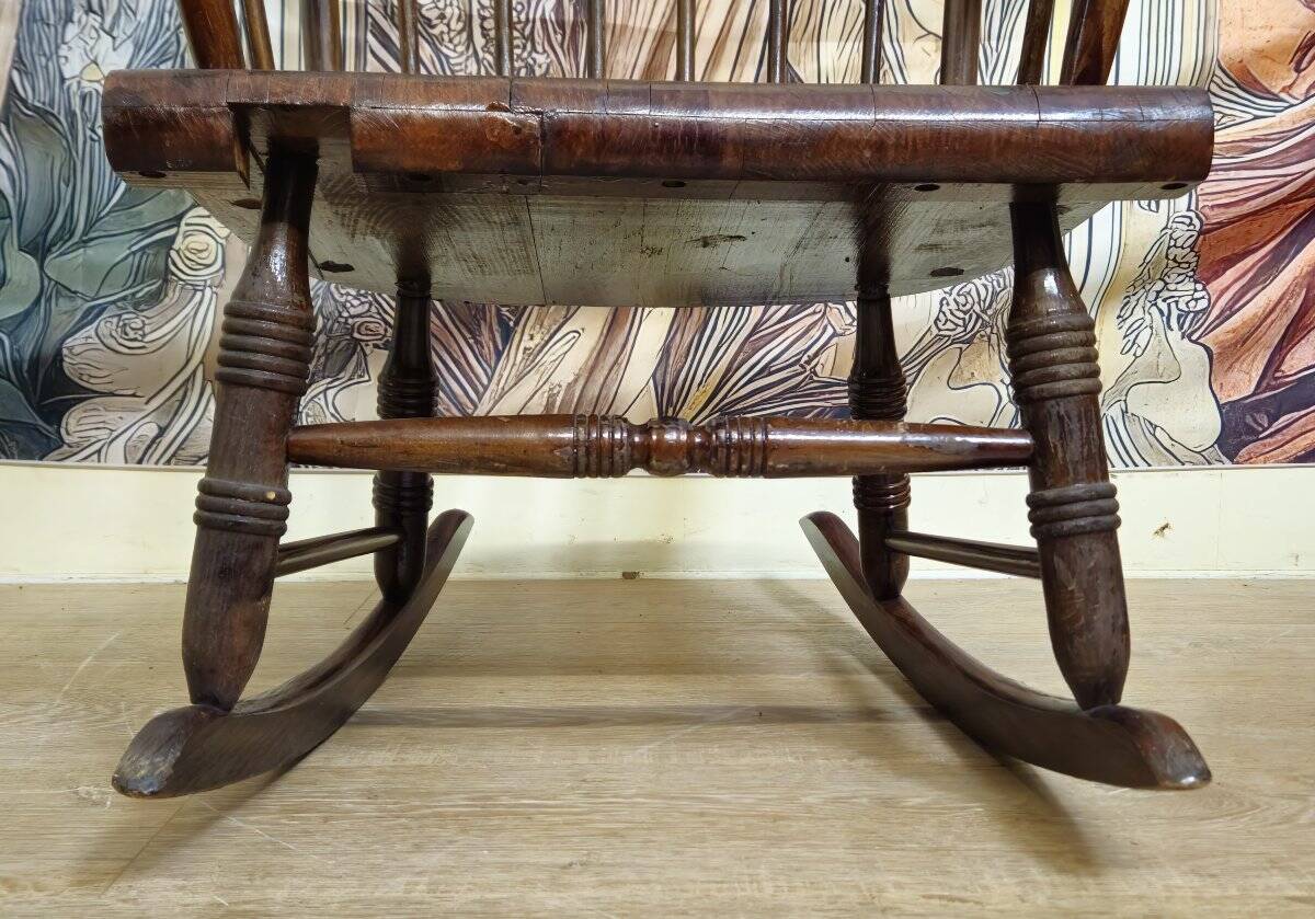 Antique wooden rocking chair – Windsor style – 20th century
