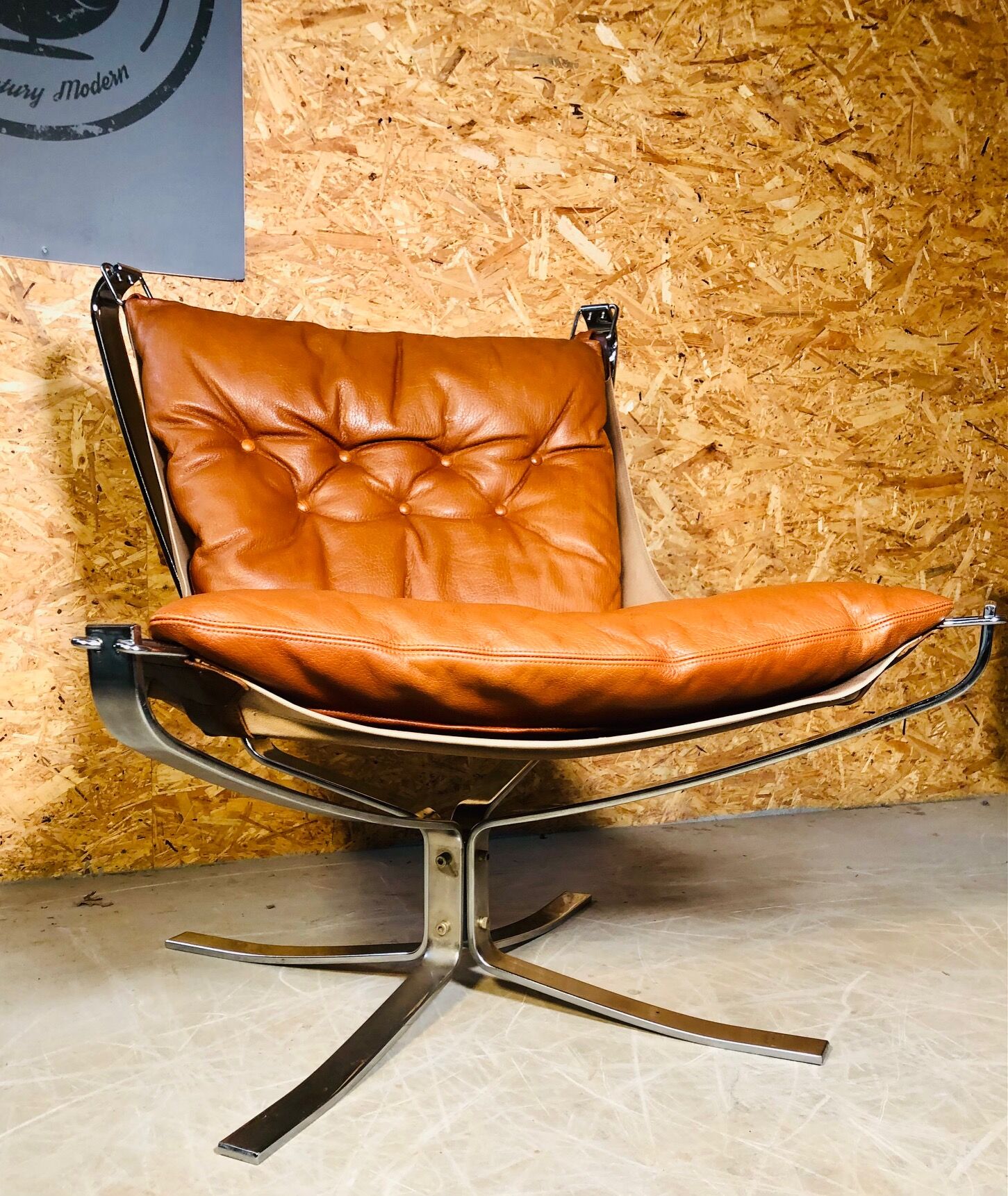 Vintage retro sigurd resell leather  &  chrome falcon chair