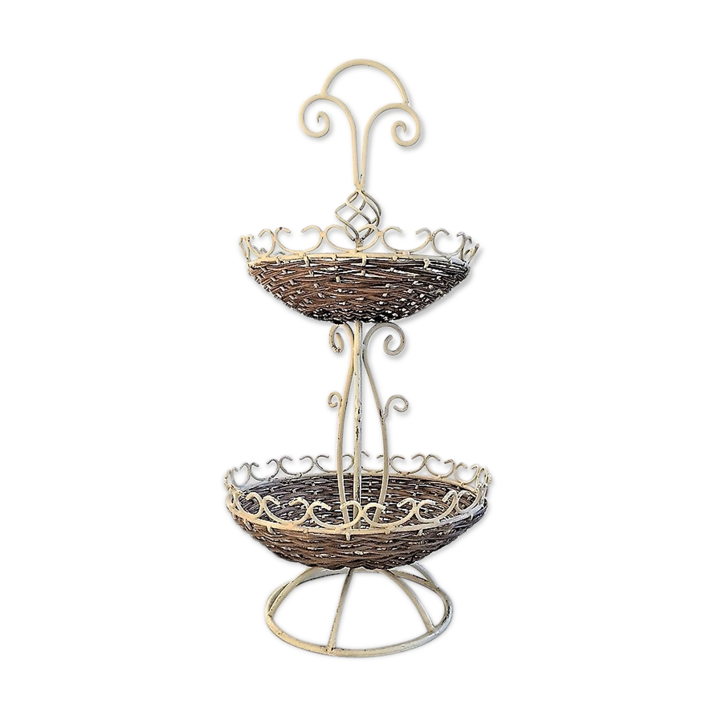 Display 2-tiered structure patinated metal rattan baskets