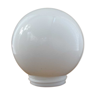 Globe in white opaline - 15 cm