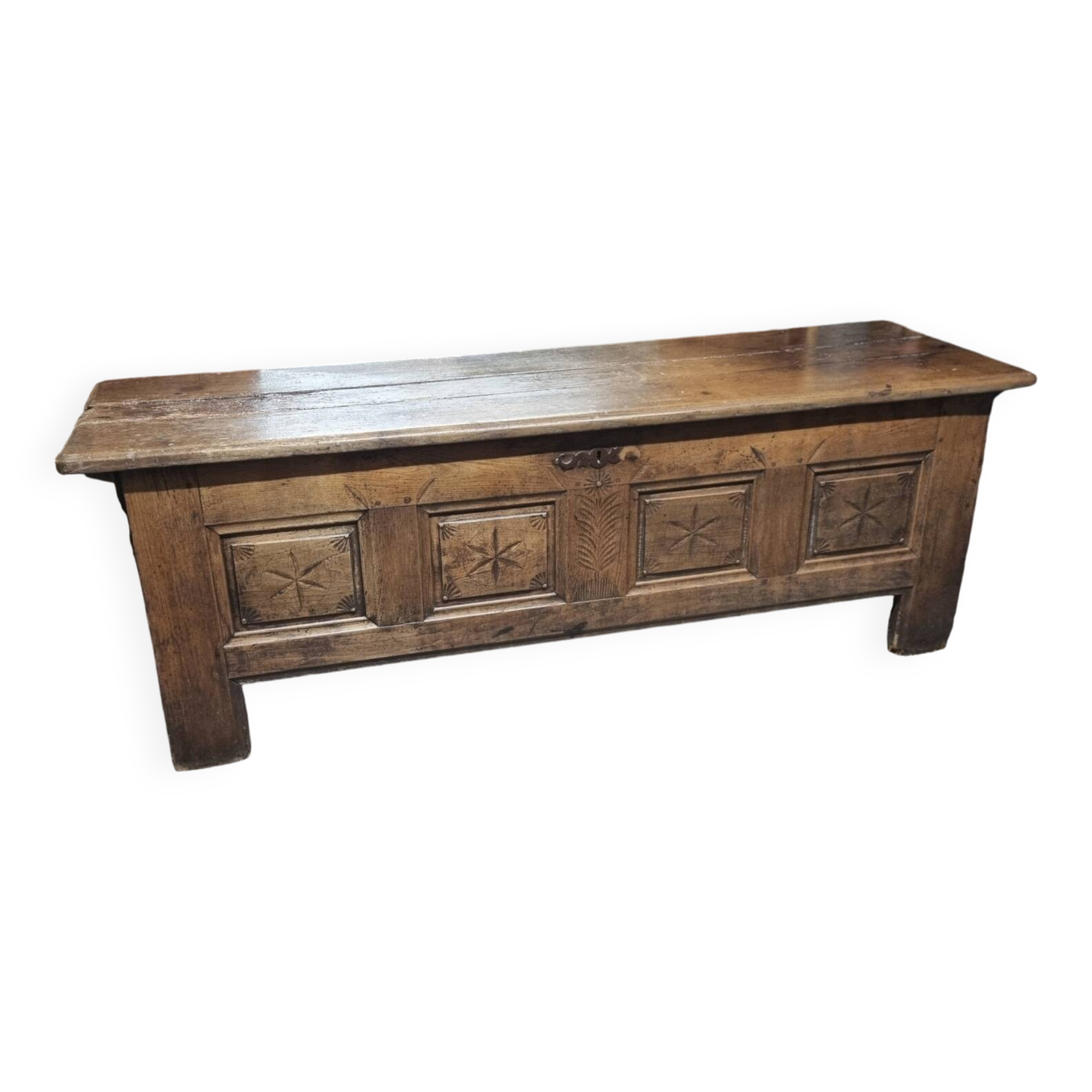 Maie solid oak Breton chest