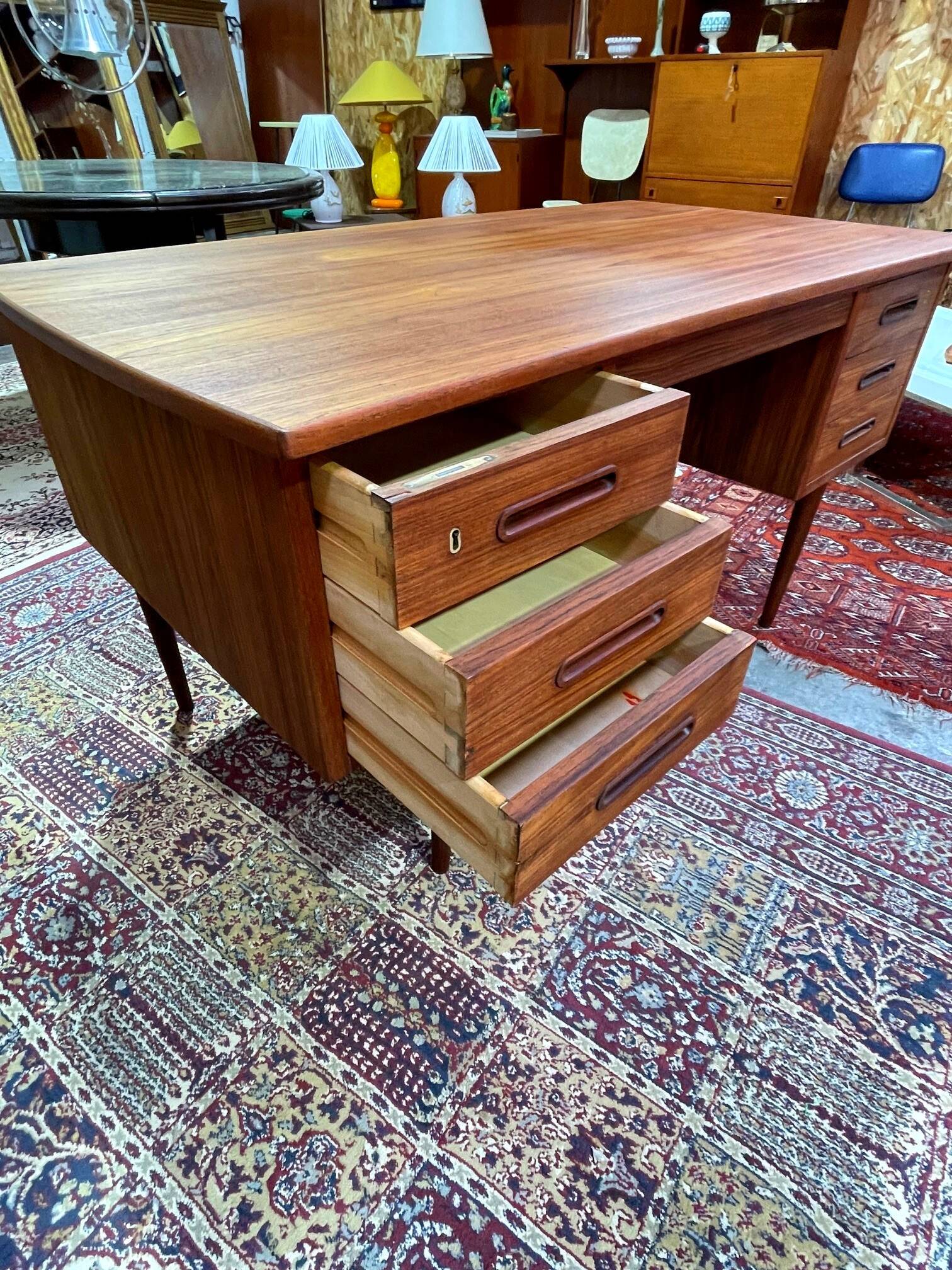 Vintage double-sided desk in teak, Scandinavian design from the 1960s.