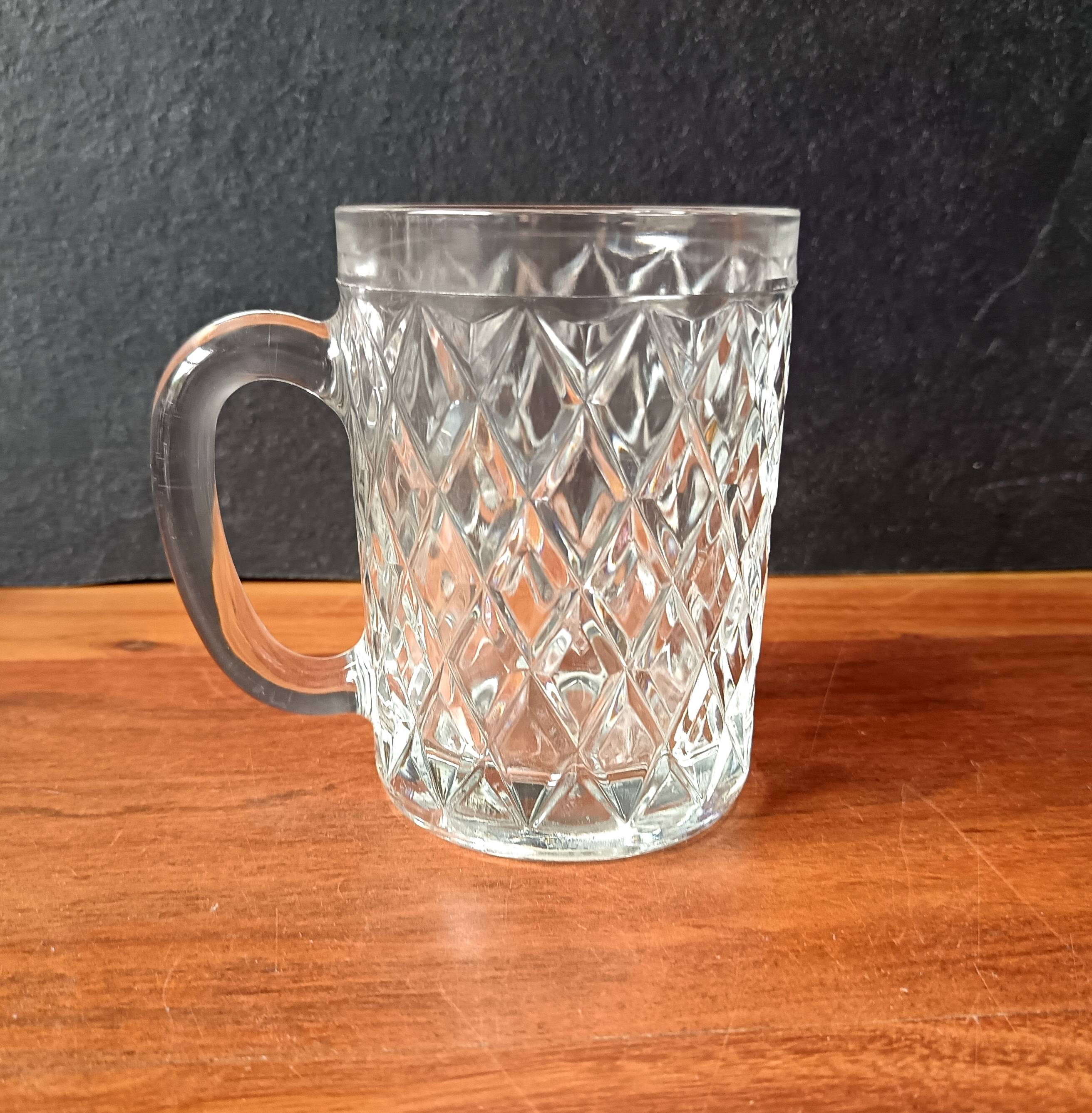 33 cl vintage beer glasses with a nice design in thick glass, old pint.