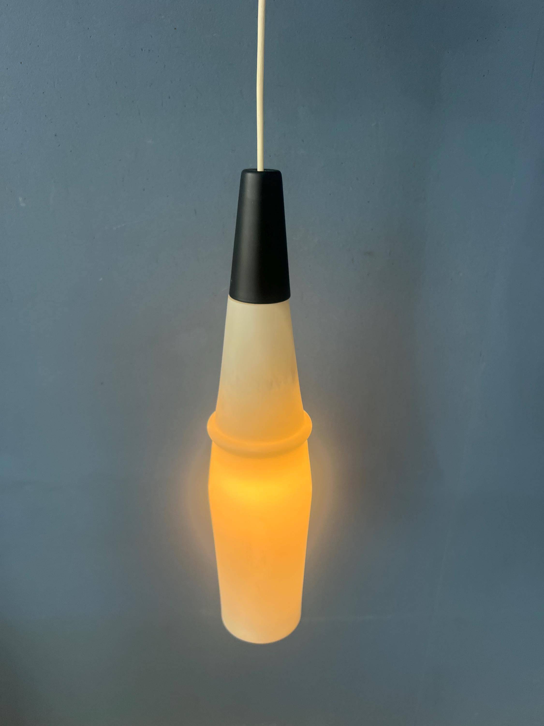 Suspension longue Mid-Century en verre opalin
