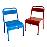 Paire de chaises Mullca maternelles en métal et bois peint en rouge et bleu