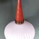 Lampe suspendue vintage en opaline et en teck. Louis Kalff '60