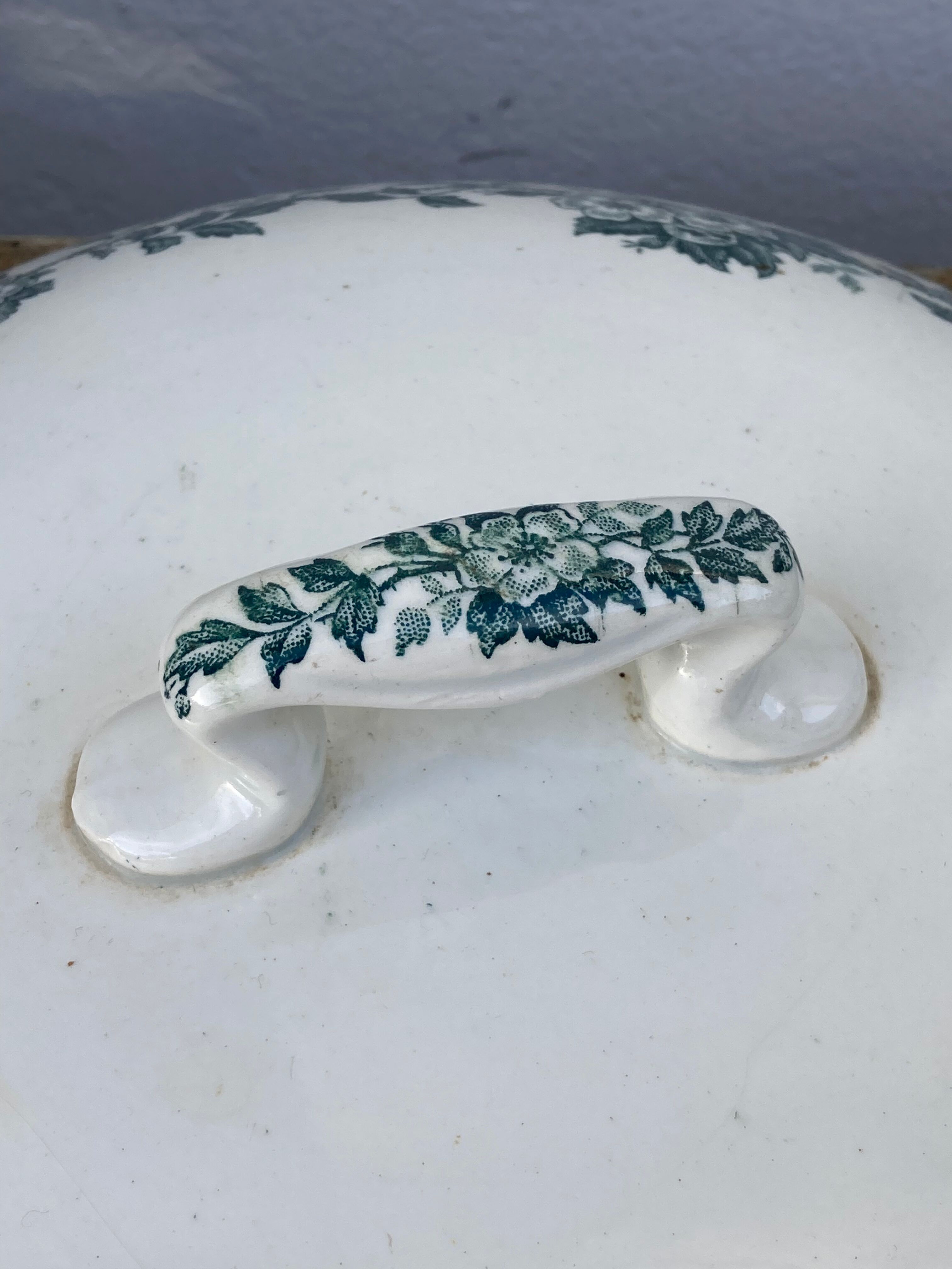 Iron earth tureen Saint Amand Guadeloupe ancient ceramic