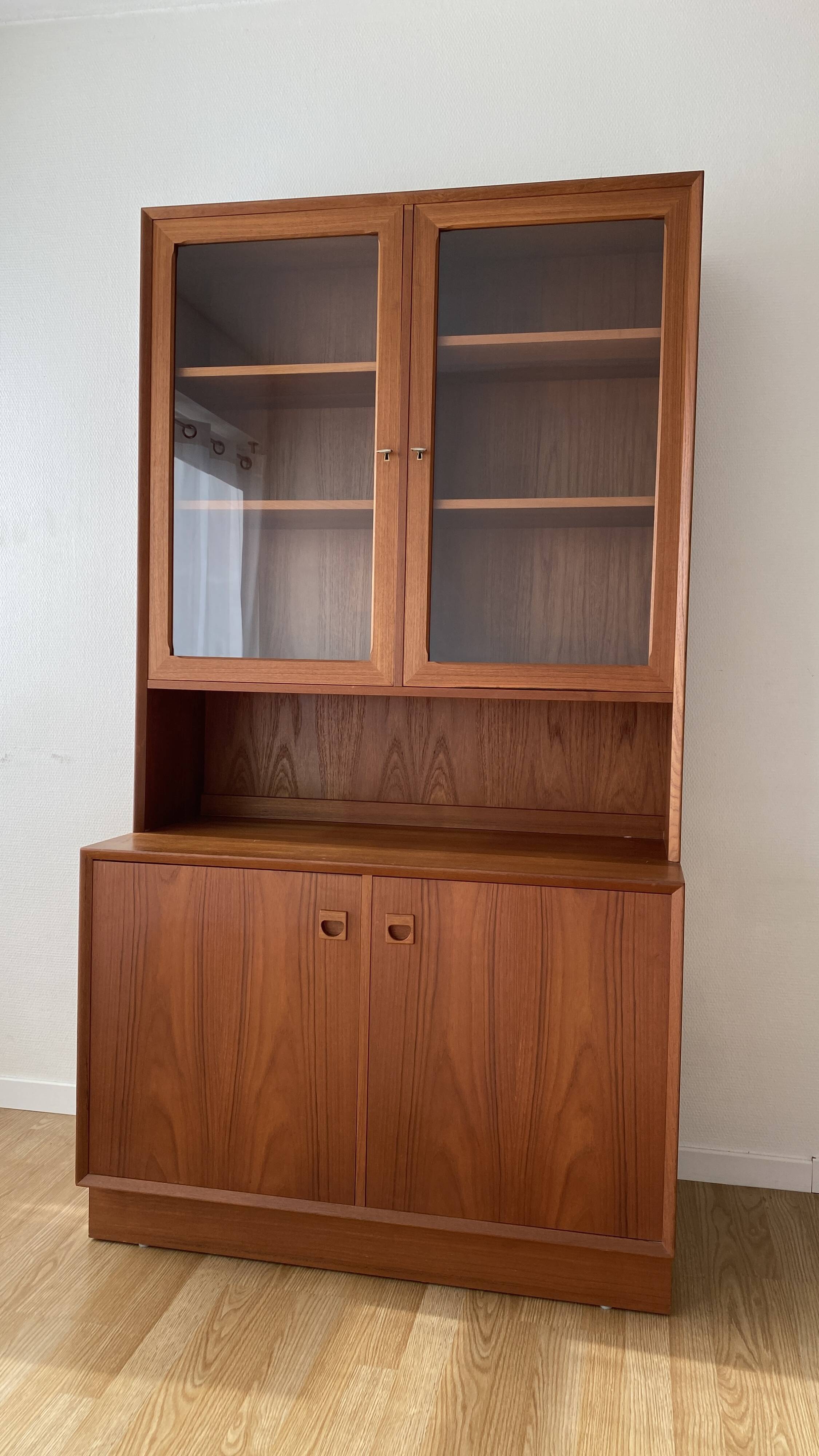 Meuble vitrine scandinave années 60 en teck par Erik Brouer
