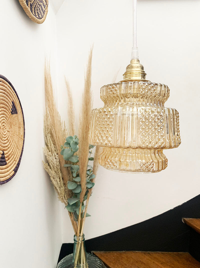 Amber globe suspension