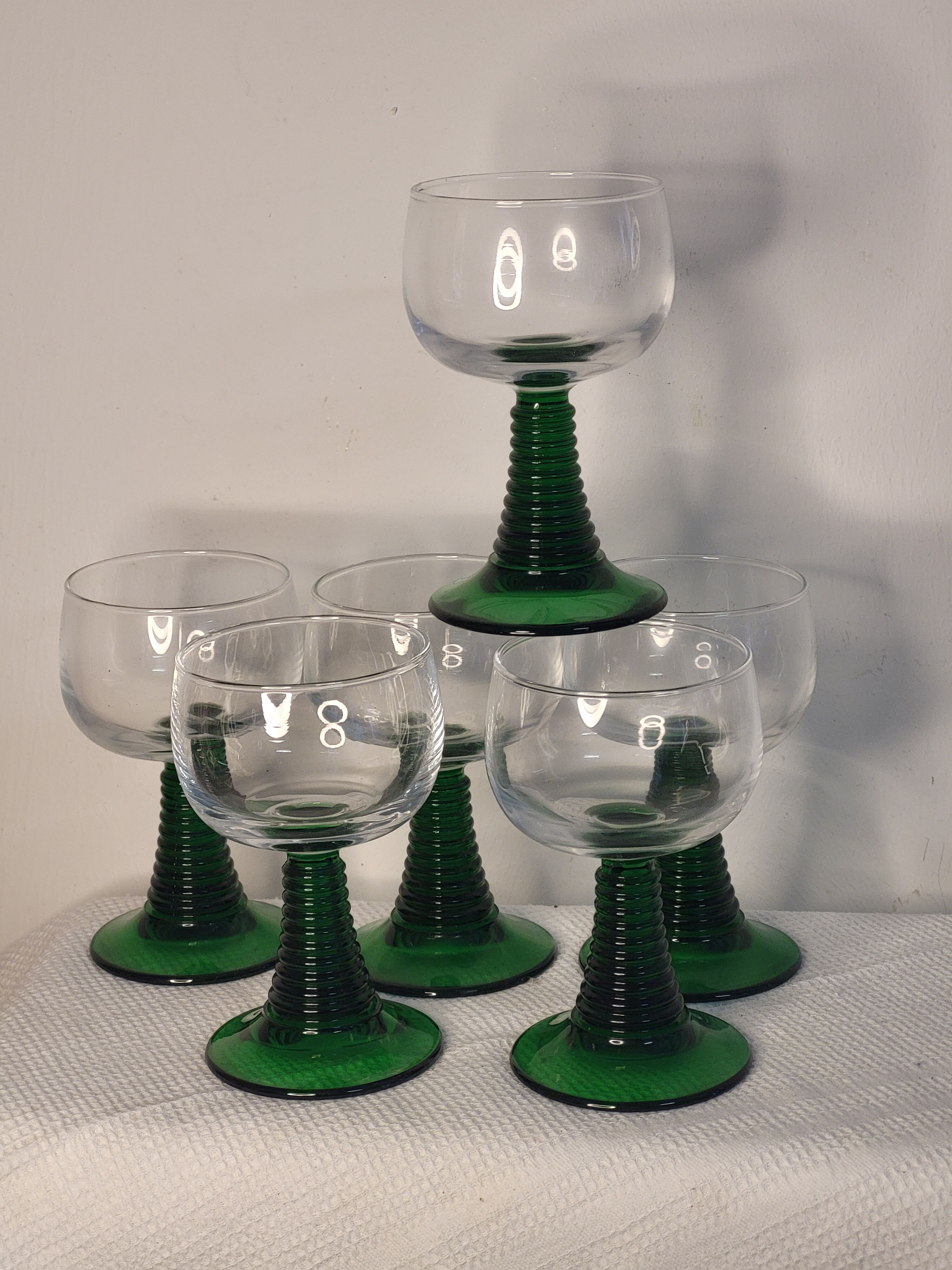Green footed glasses