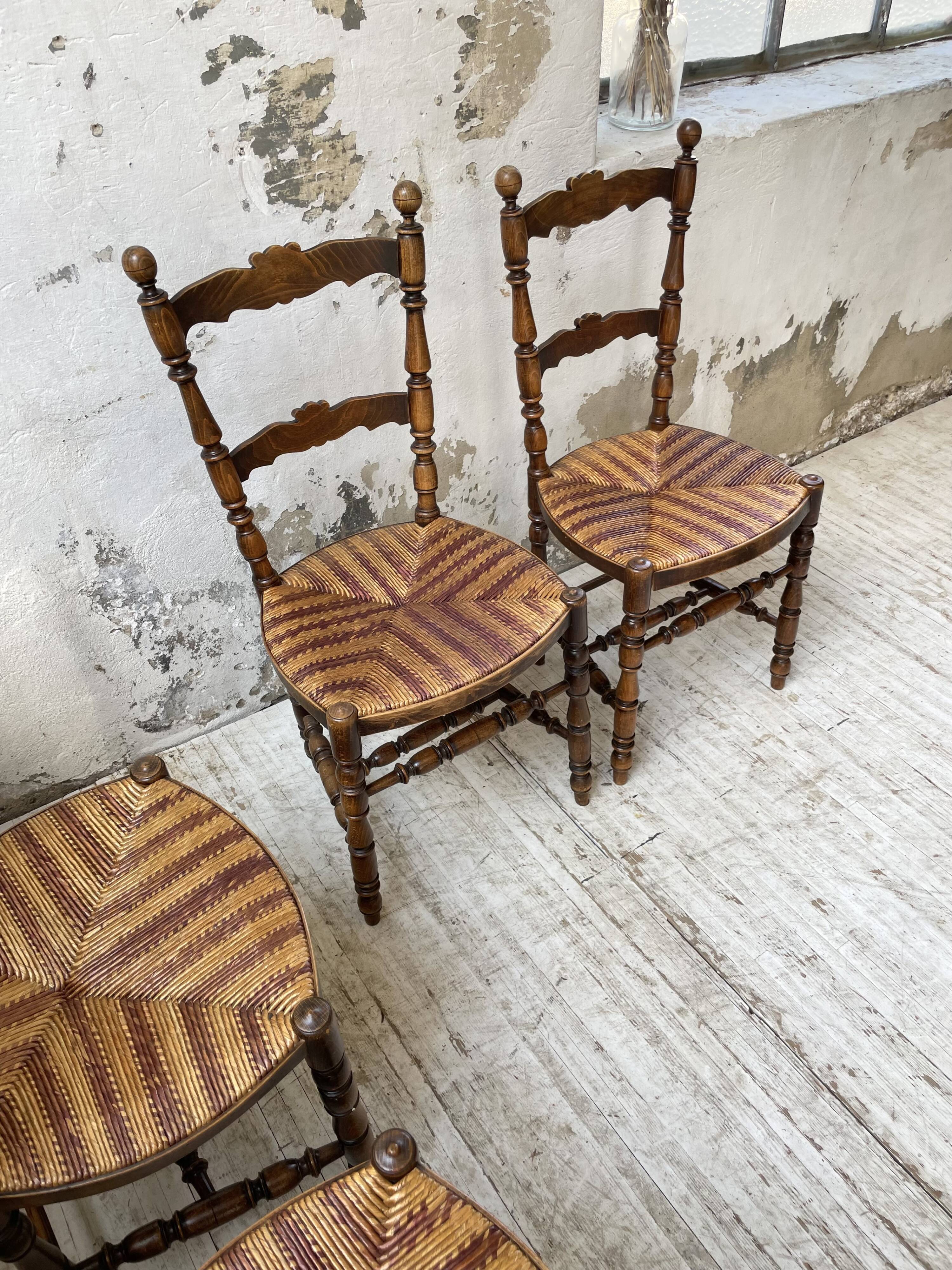 Set of rustic Provençal mulched chairs