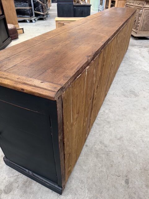 Immense workshop furniture from the early 20th century.