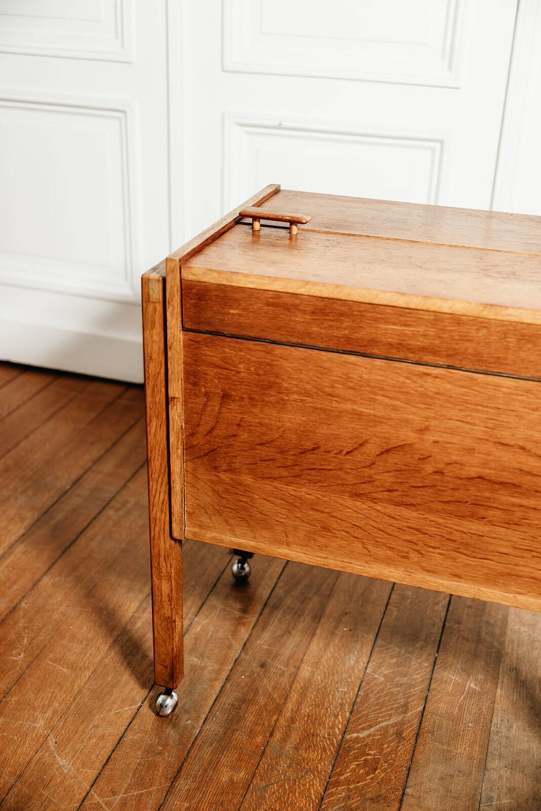 Meuble bar sur roulette vintage
