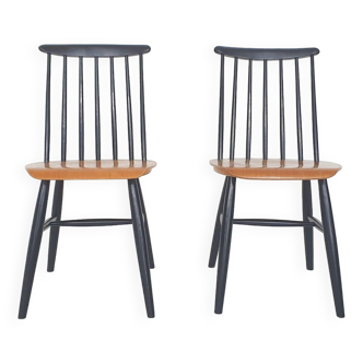 Set of two spindle back chairs, The Netherlands 1960's