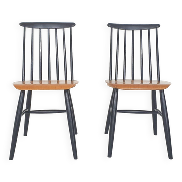 Set of two spindle back chairs, The Netherlands 1960's