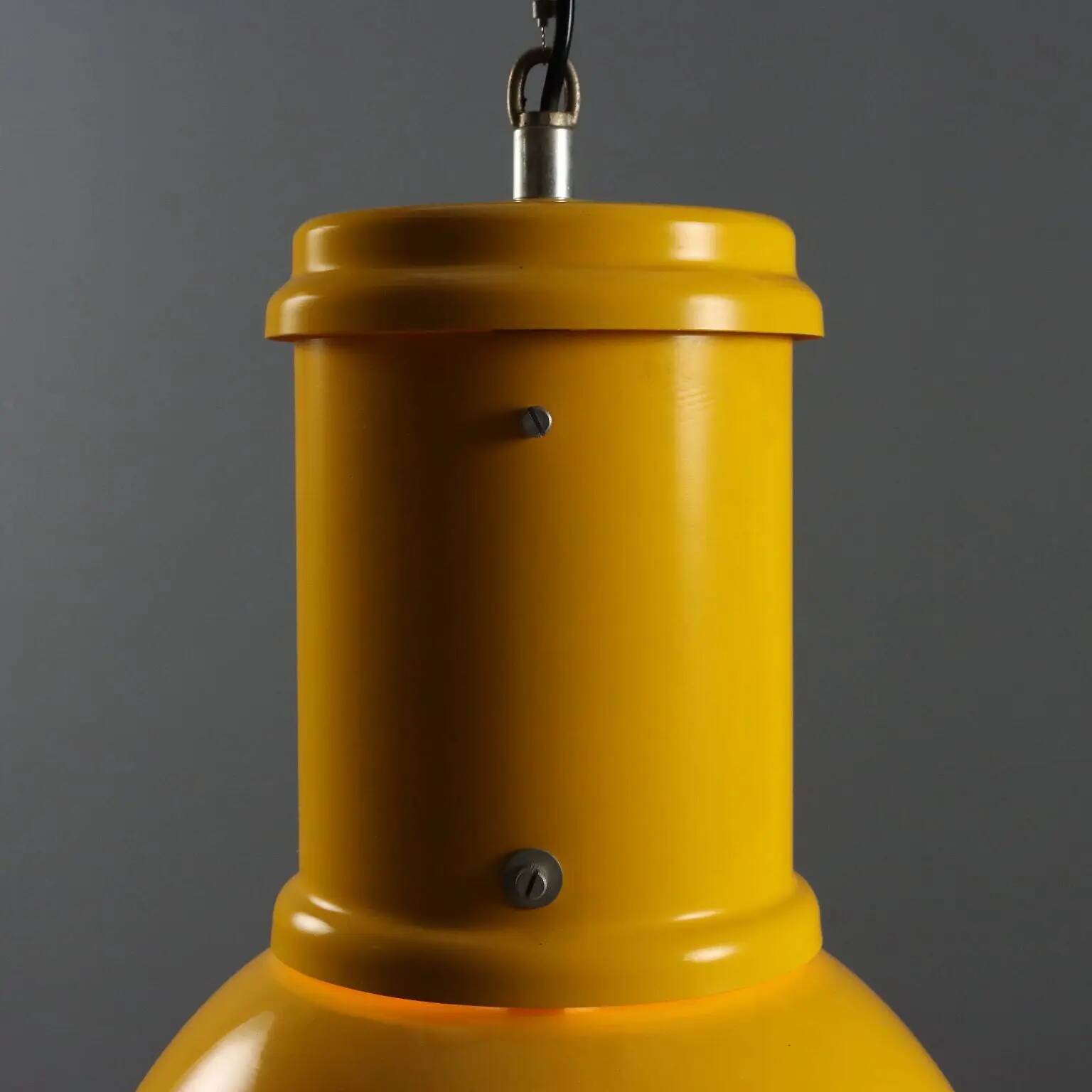 Vintage lacquered metal lamp, Italian design from the 1970s.