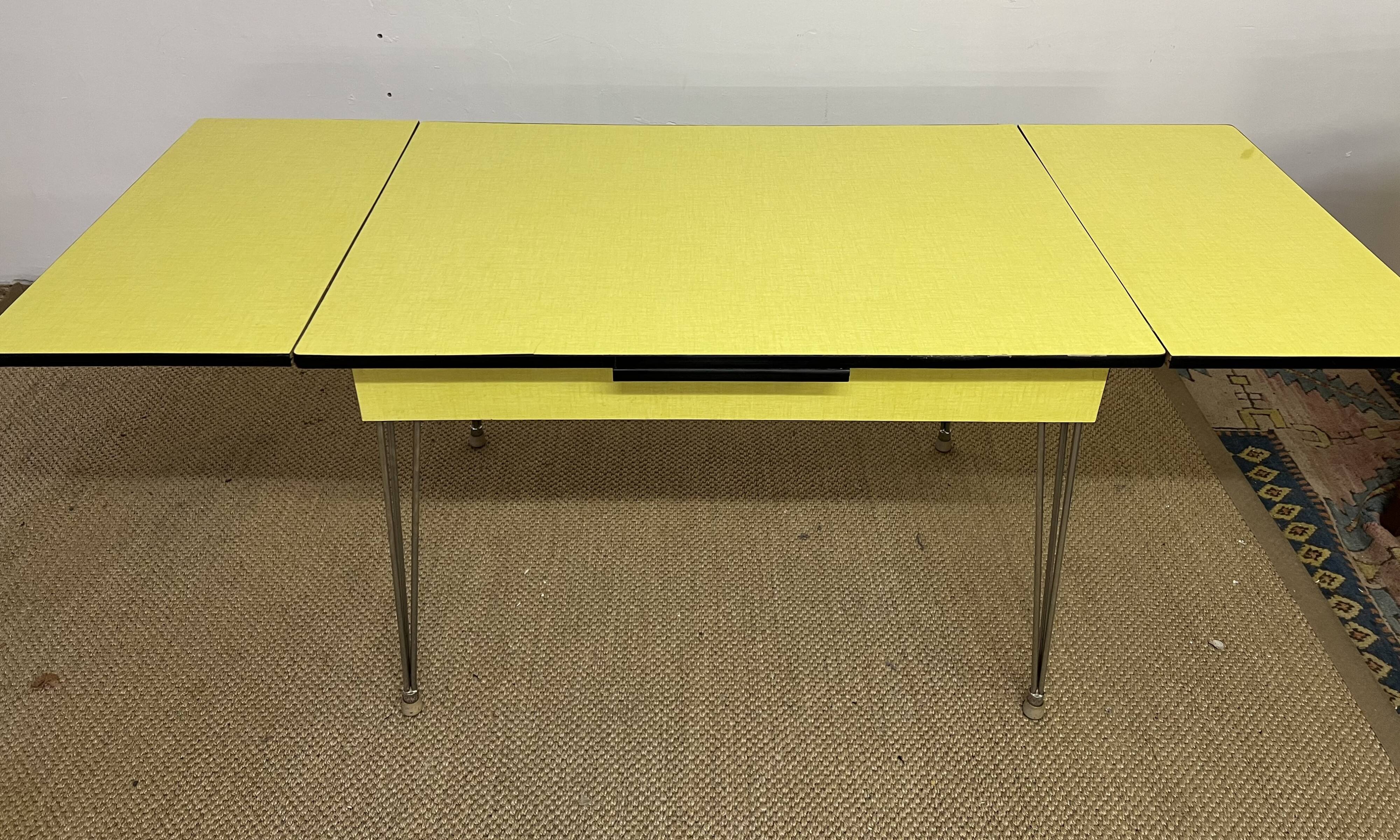 Table in Formica legs Eiffel