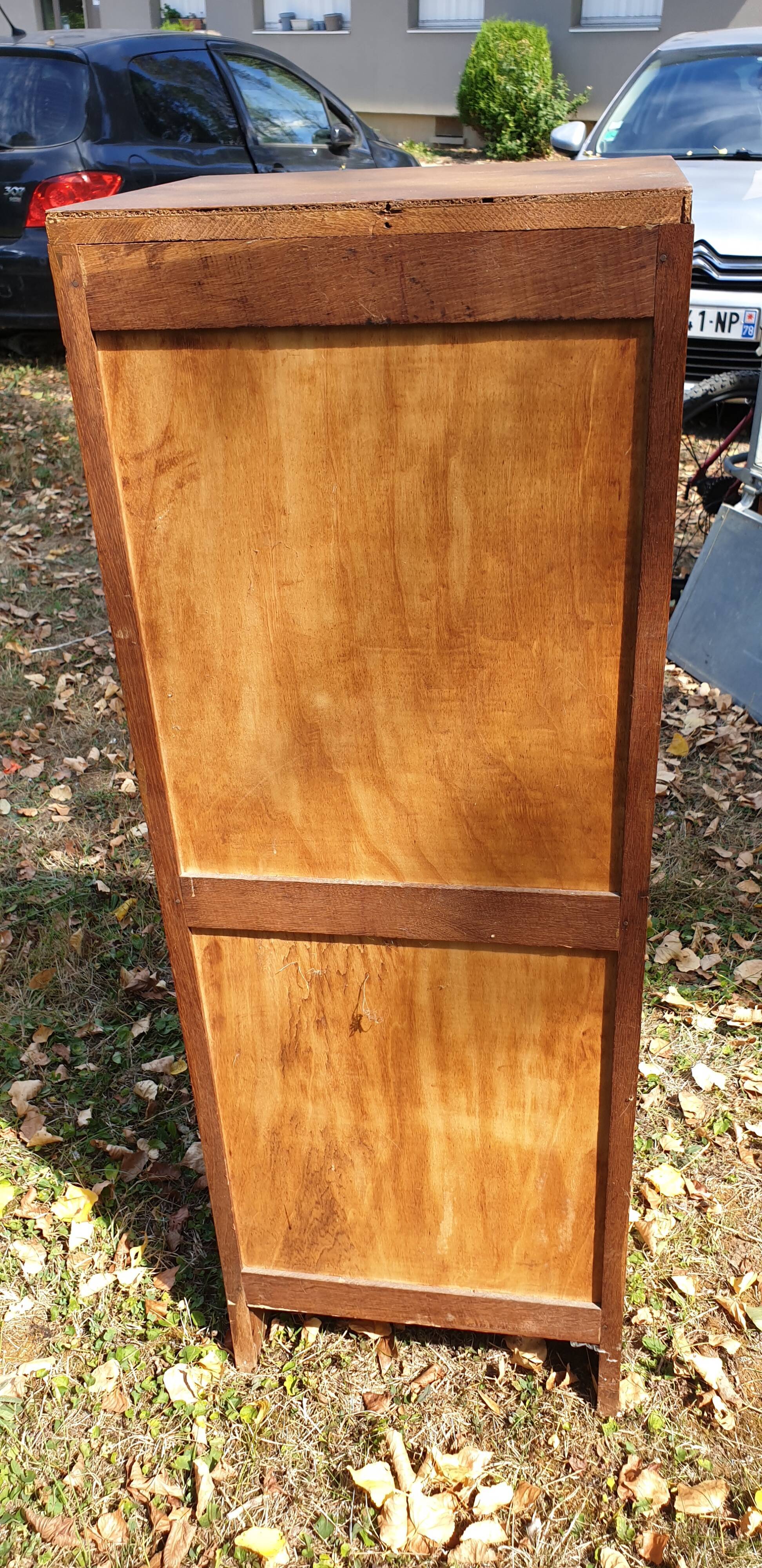 Administrative furniture column