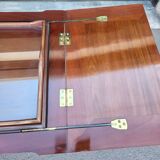 Table vitrine ancienne en bois et verre – style élégant