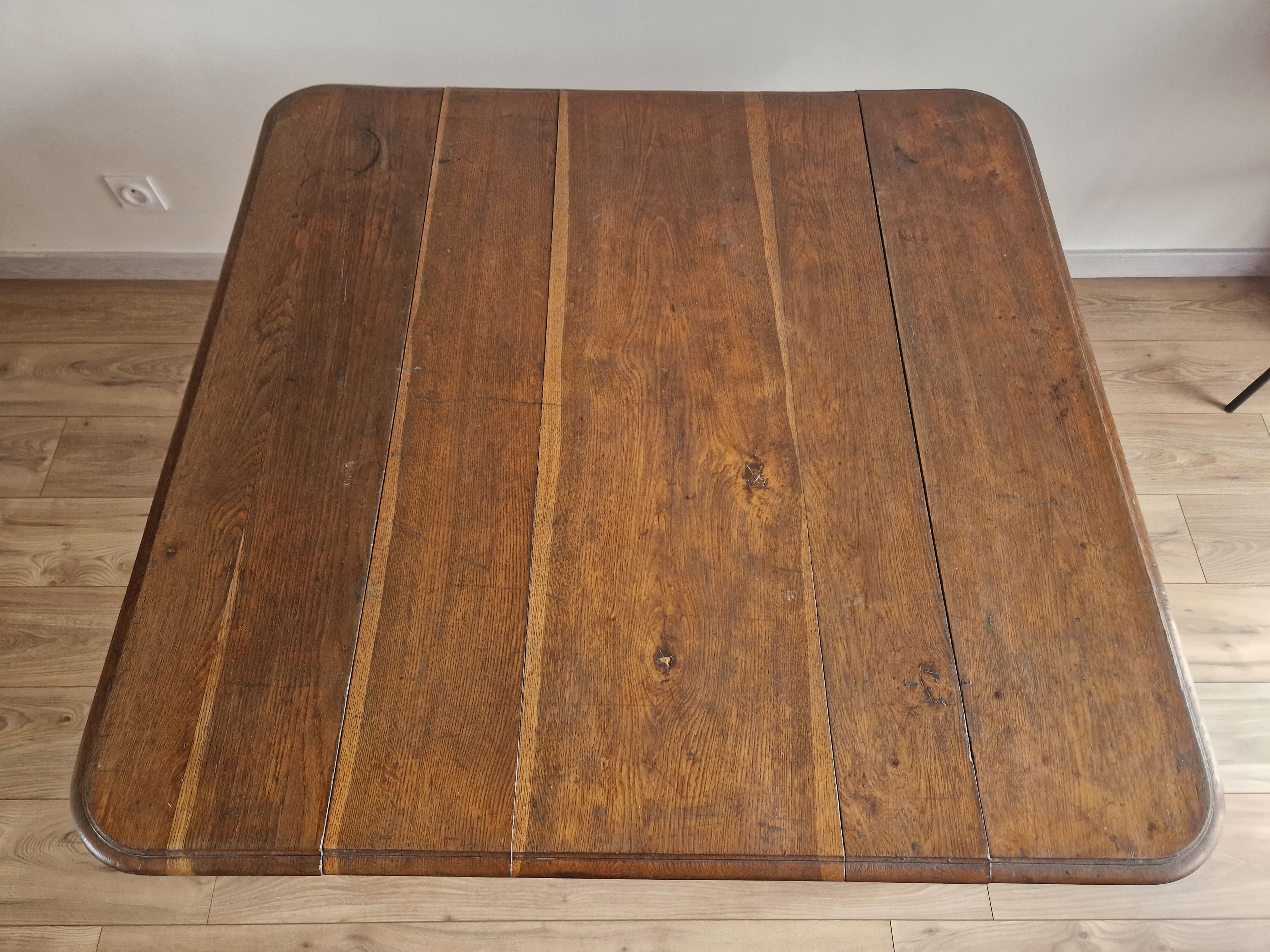 Square art deco dining table in solid wood