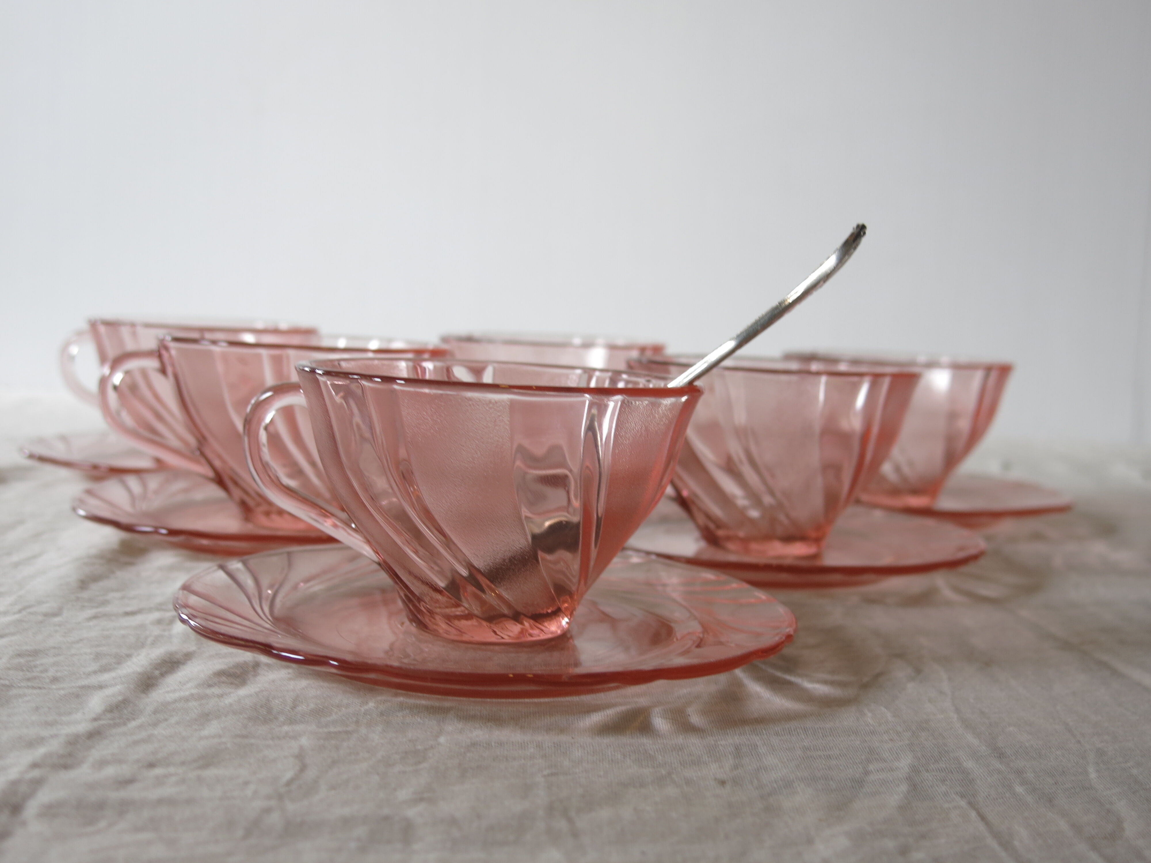 6 pink Vereco coffee cups in excellent condition
