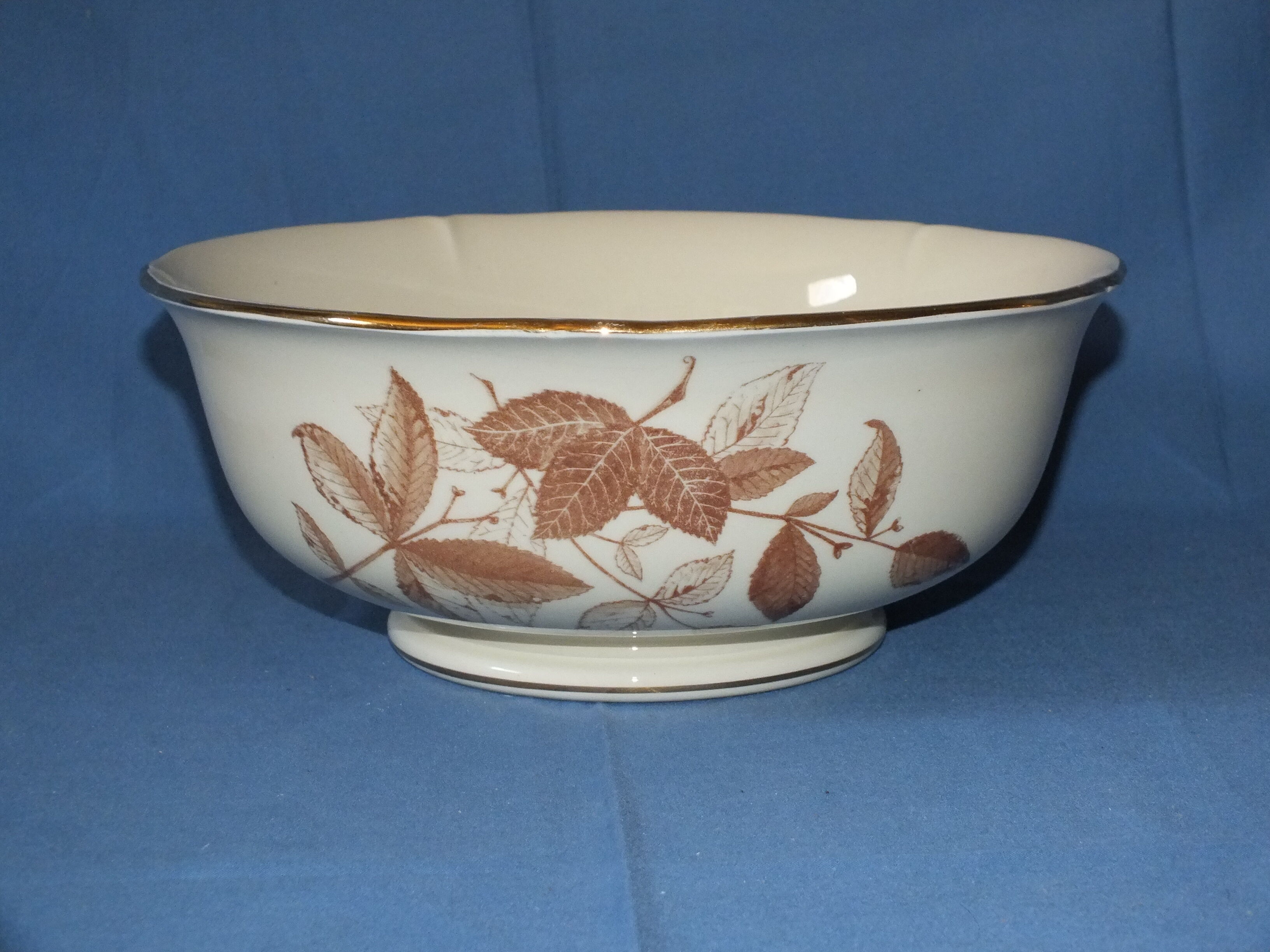 Gien earthenware salad decoration of foliage